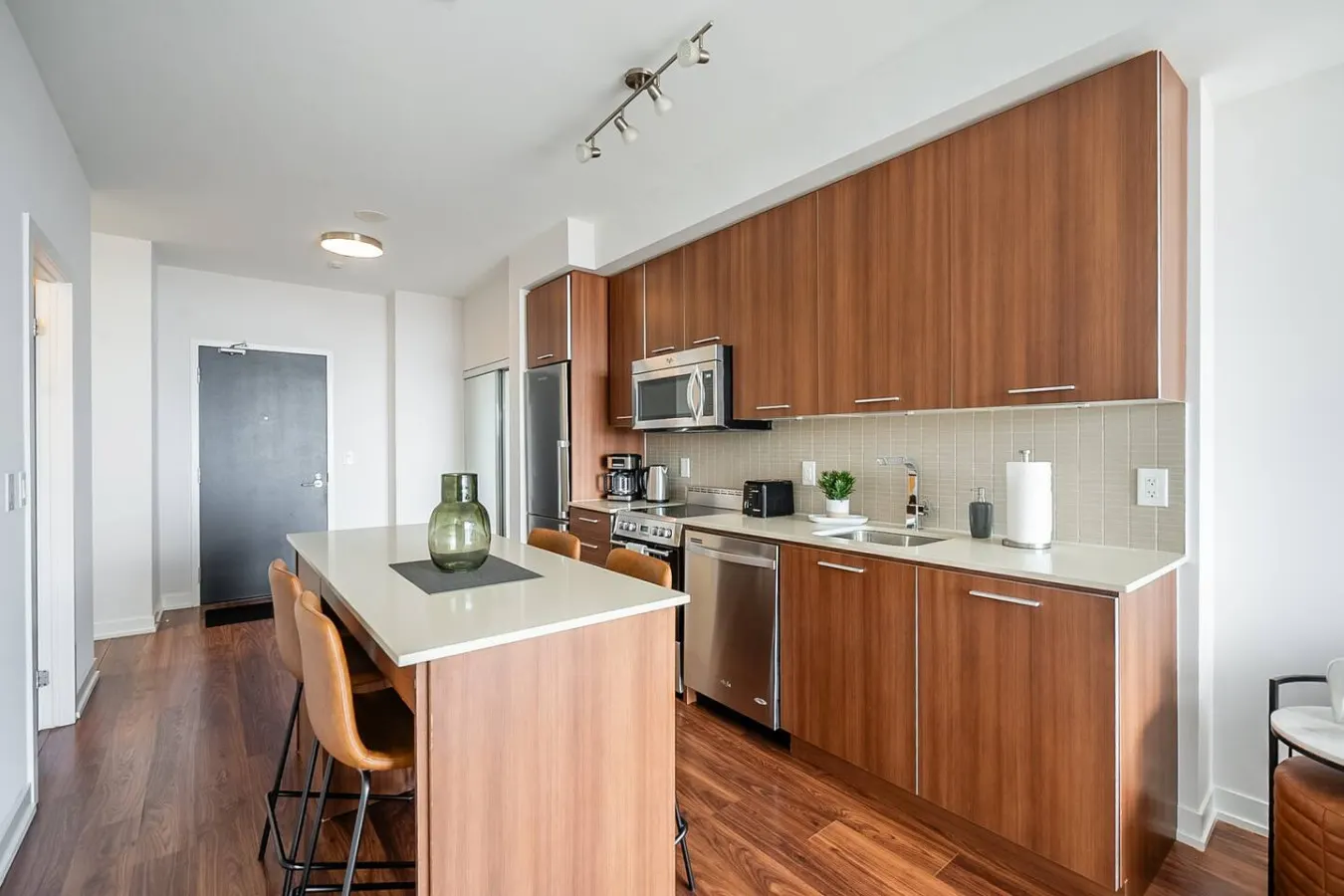 Designer 1BR Suite King East Skyline Views 2