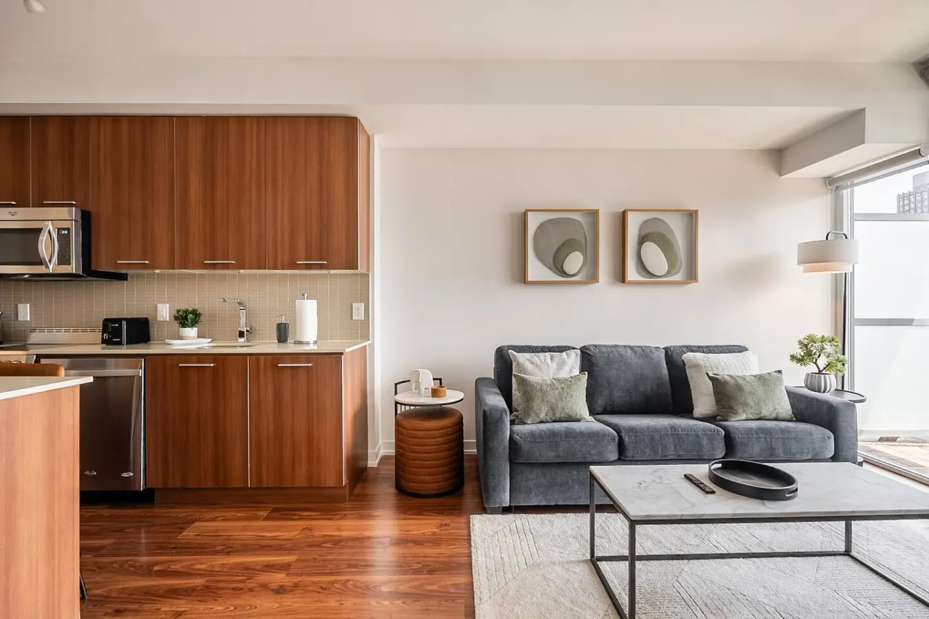 Designer 1BR Suite King East Skyline Views 9