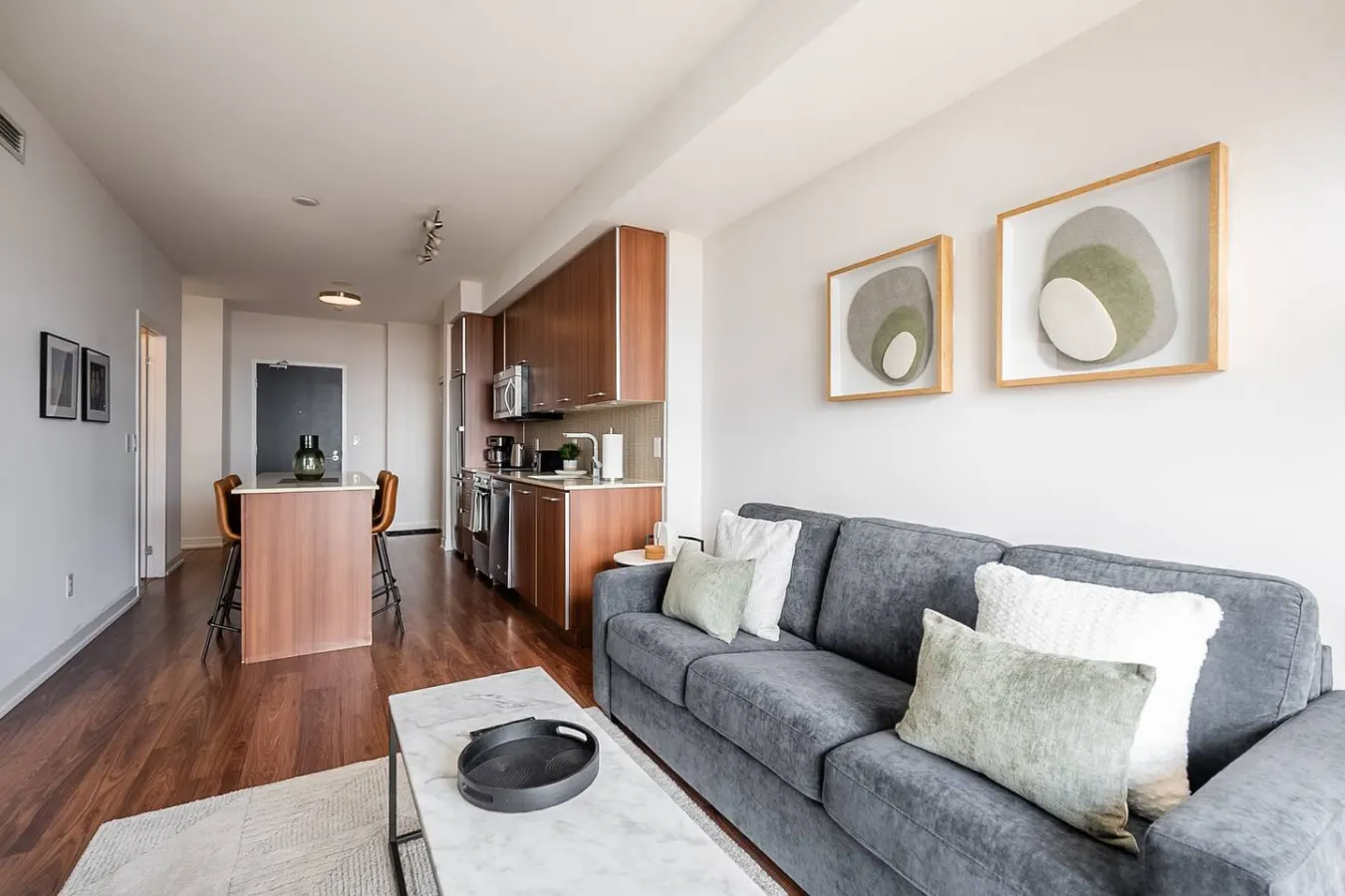Designer 1BR Suite King East Skyline Views 8