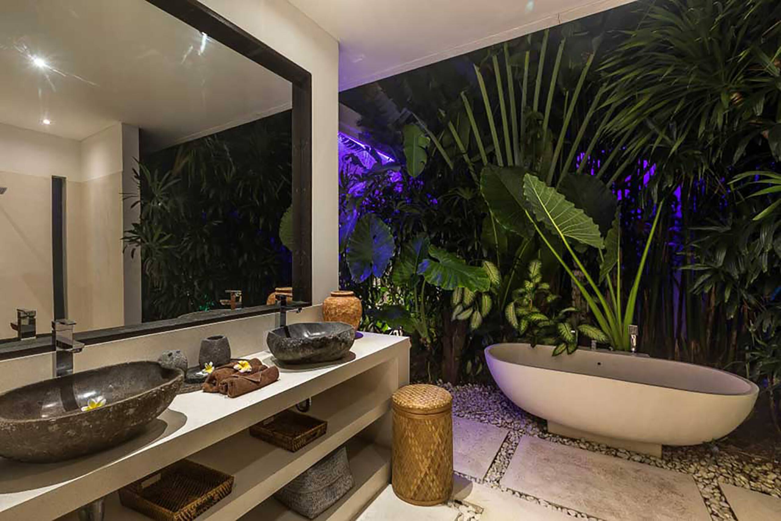 10mn walk to Central Seminyak 13