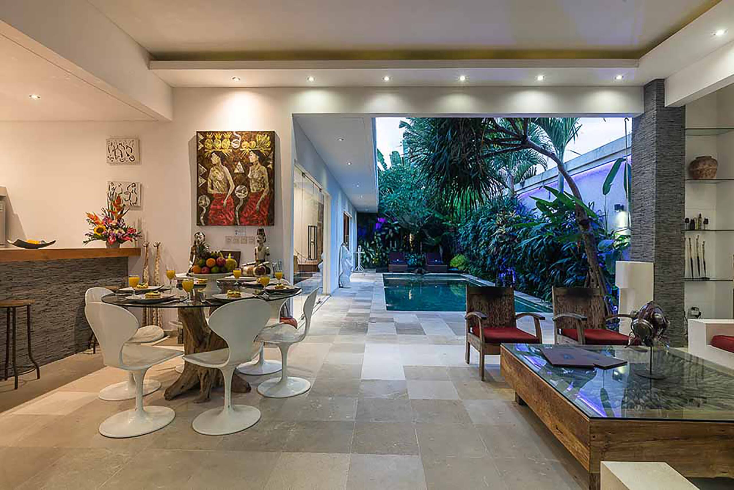 10mn walk to Central Seminyak 7