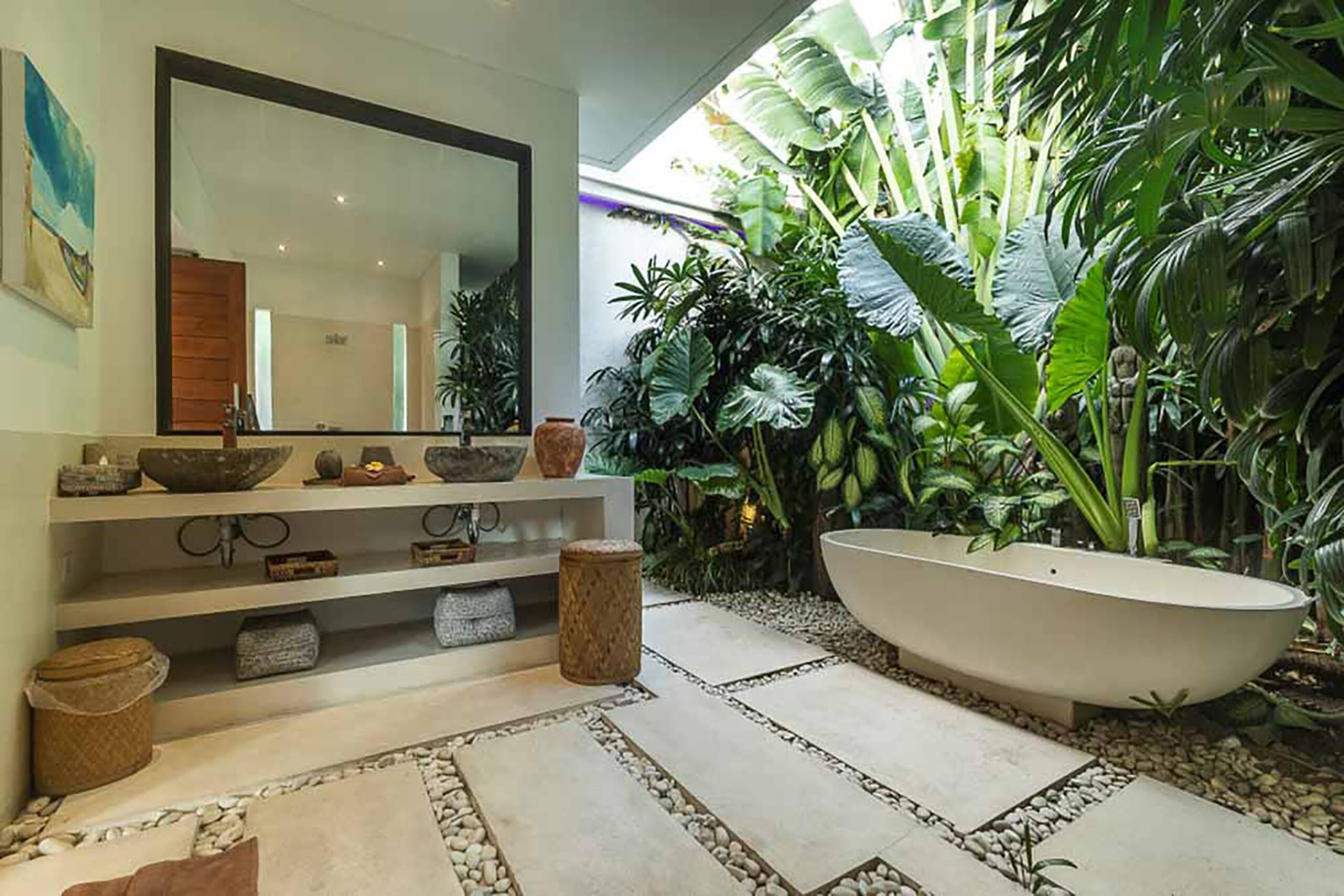 10mn walk to Central Seminyak 14