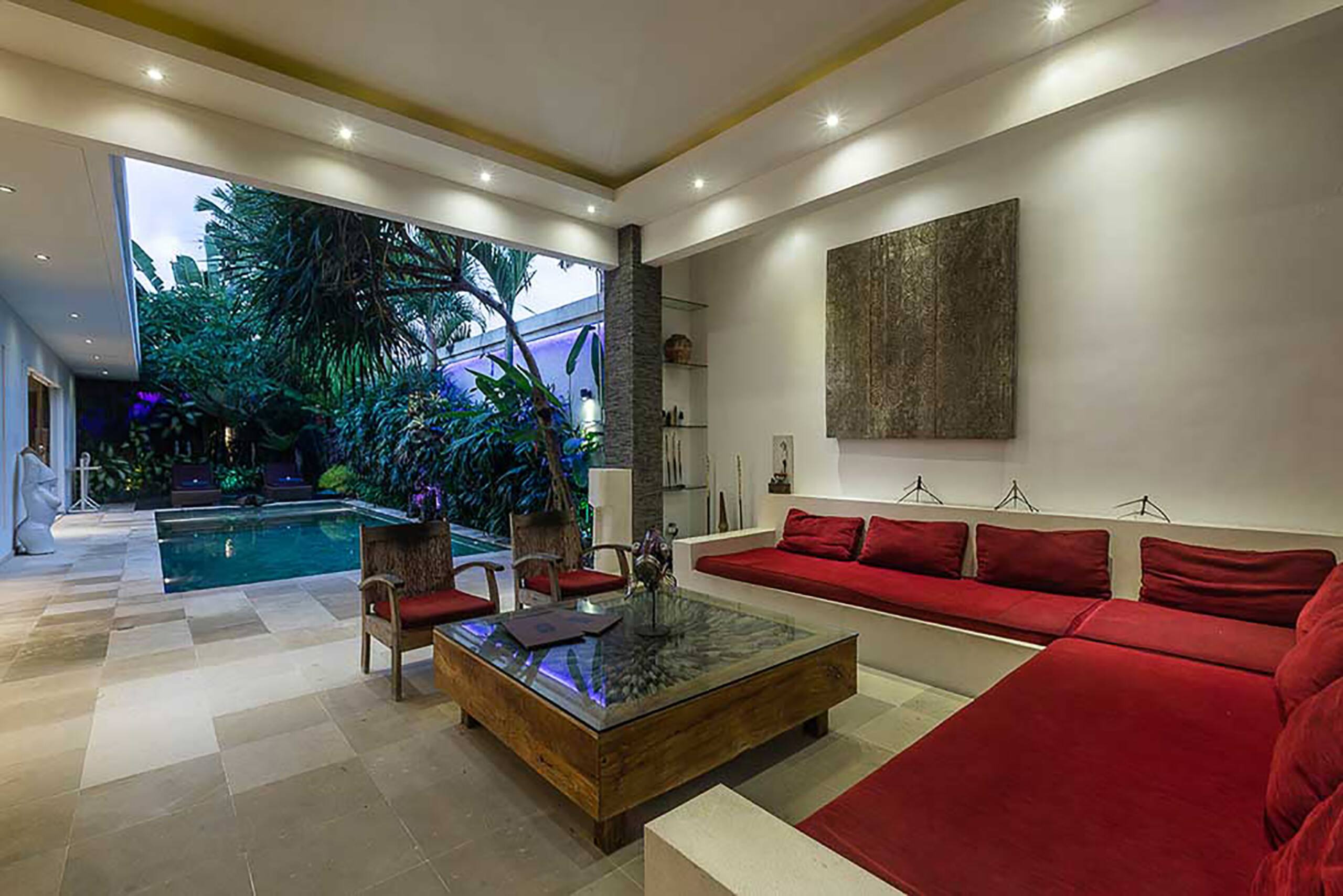 10mn walk to Central Seminyak 9