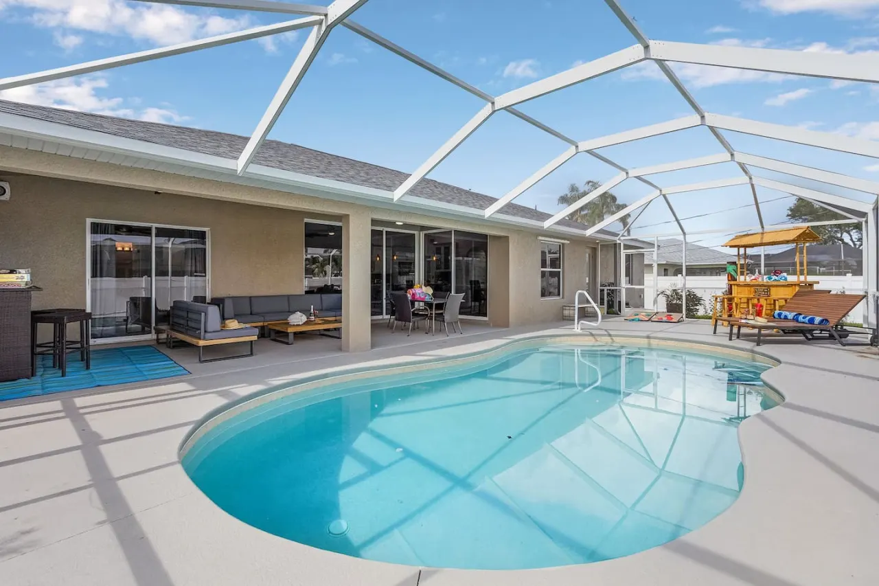 Family Fun Heated Pool Home with Tiki Bar