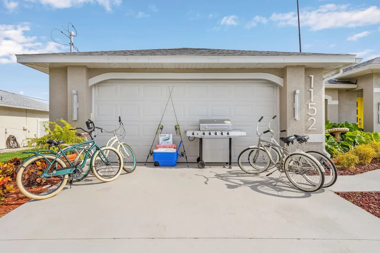 Family Fun Heated Pool Home with Tiki Bar 9