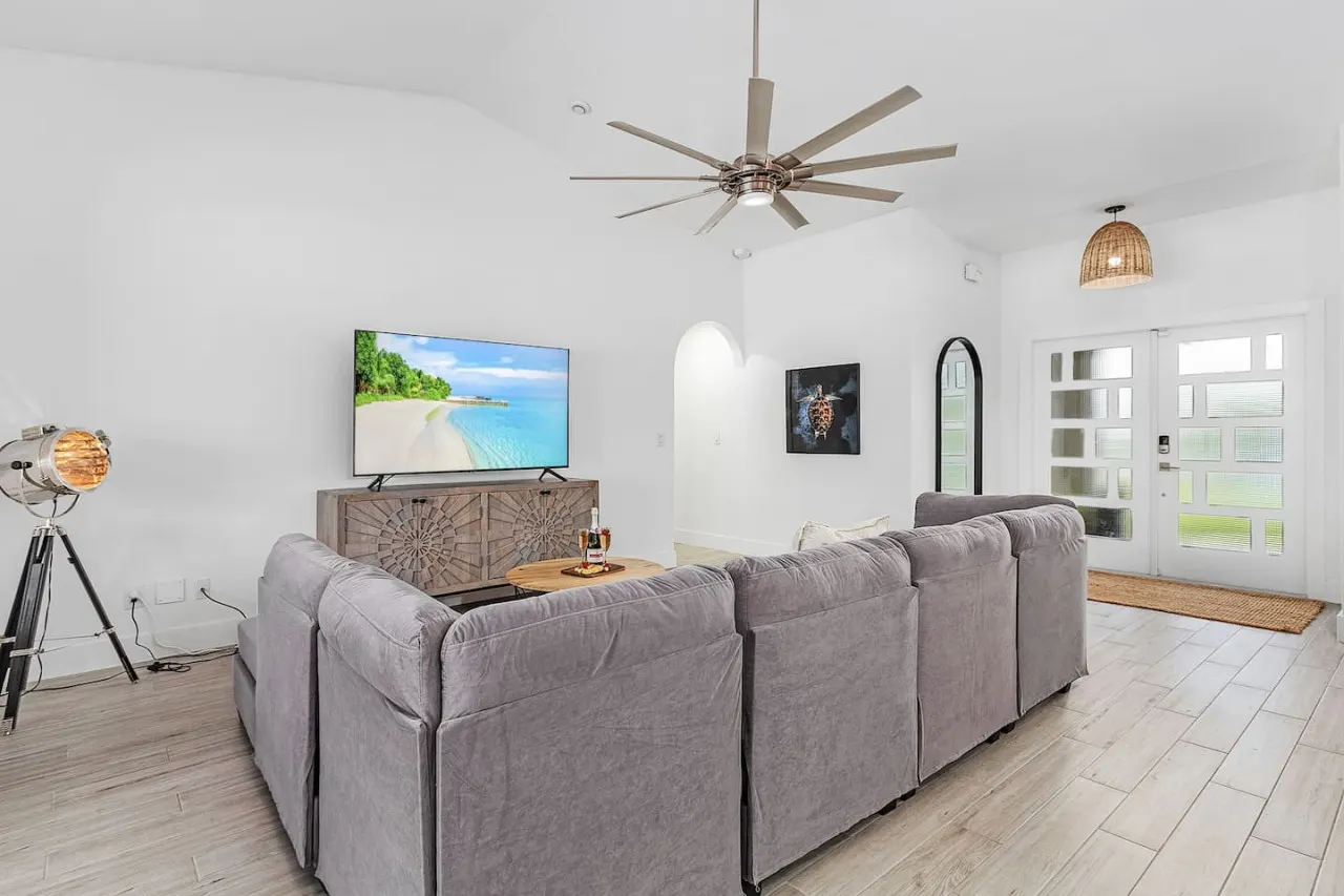 Family Fun Heated Pool Home with Tiki Bar 16