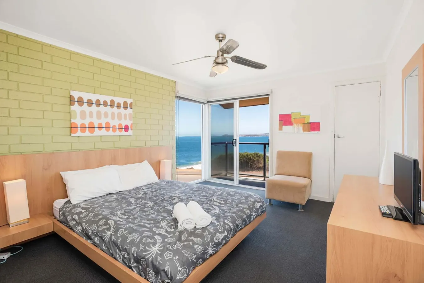 South Seas 1—Panoramic Views over Knights Beach — photo 2