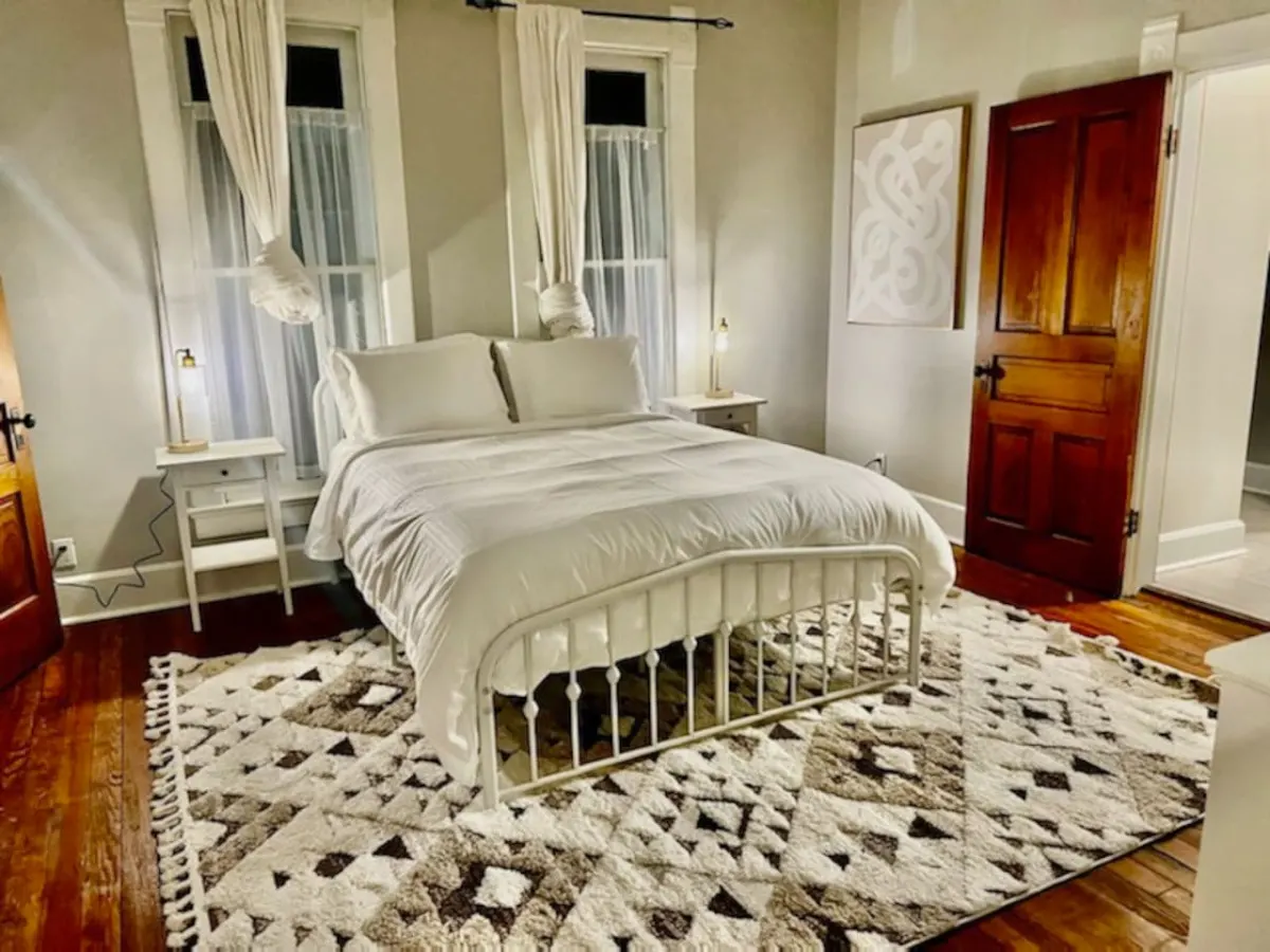 Historic Fletcherplace sleeps 12 Indy downtown 2