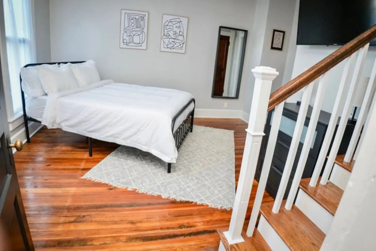 Historic Fletcherplace sleeps 12 Indy downtown 14