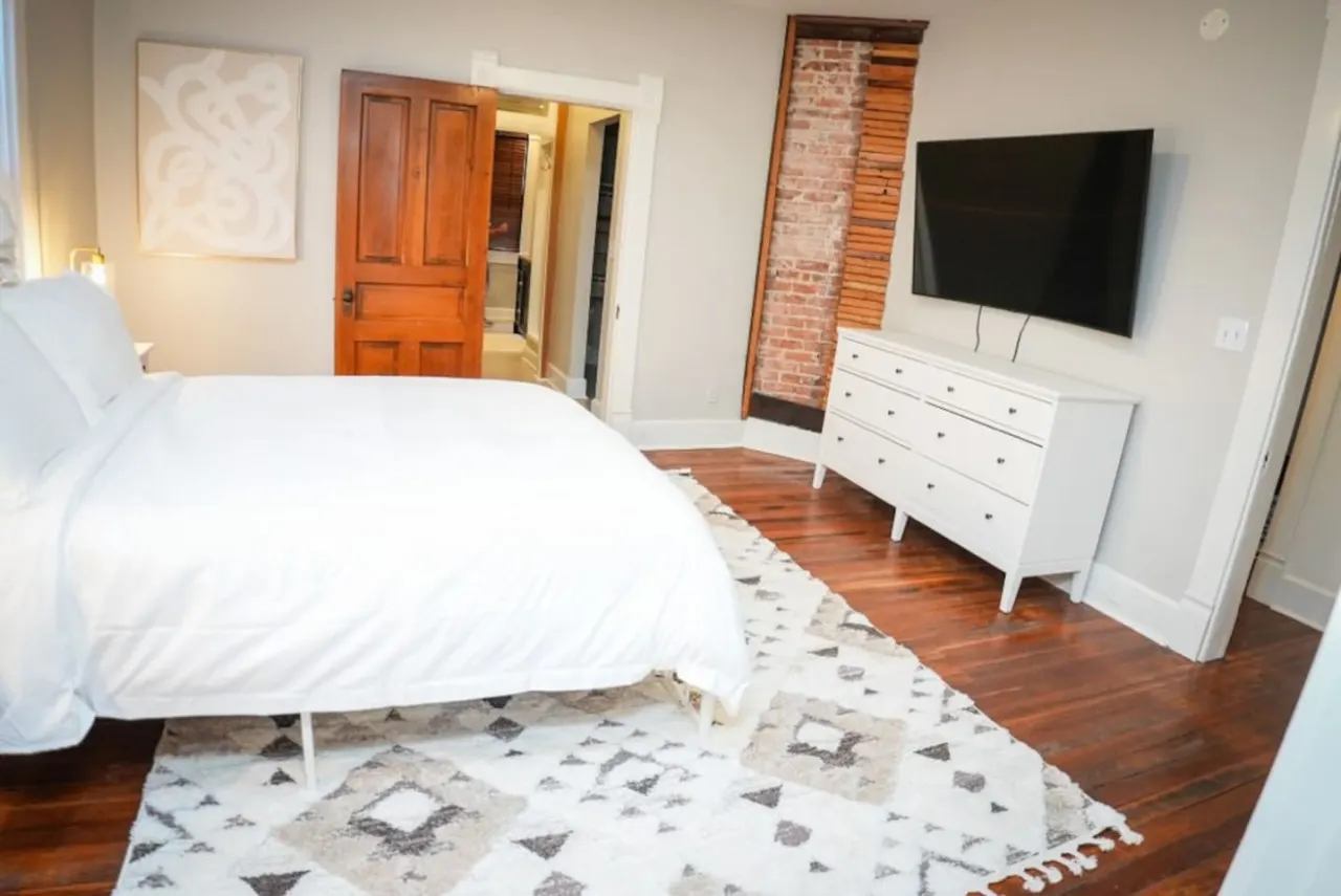 Historic Fletcherplace sleeps 12 Indy downtown 4
