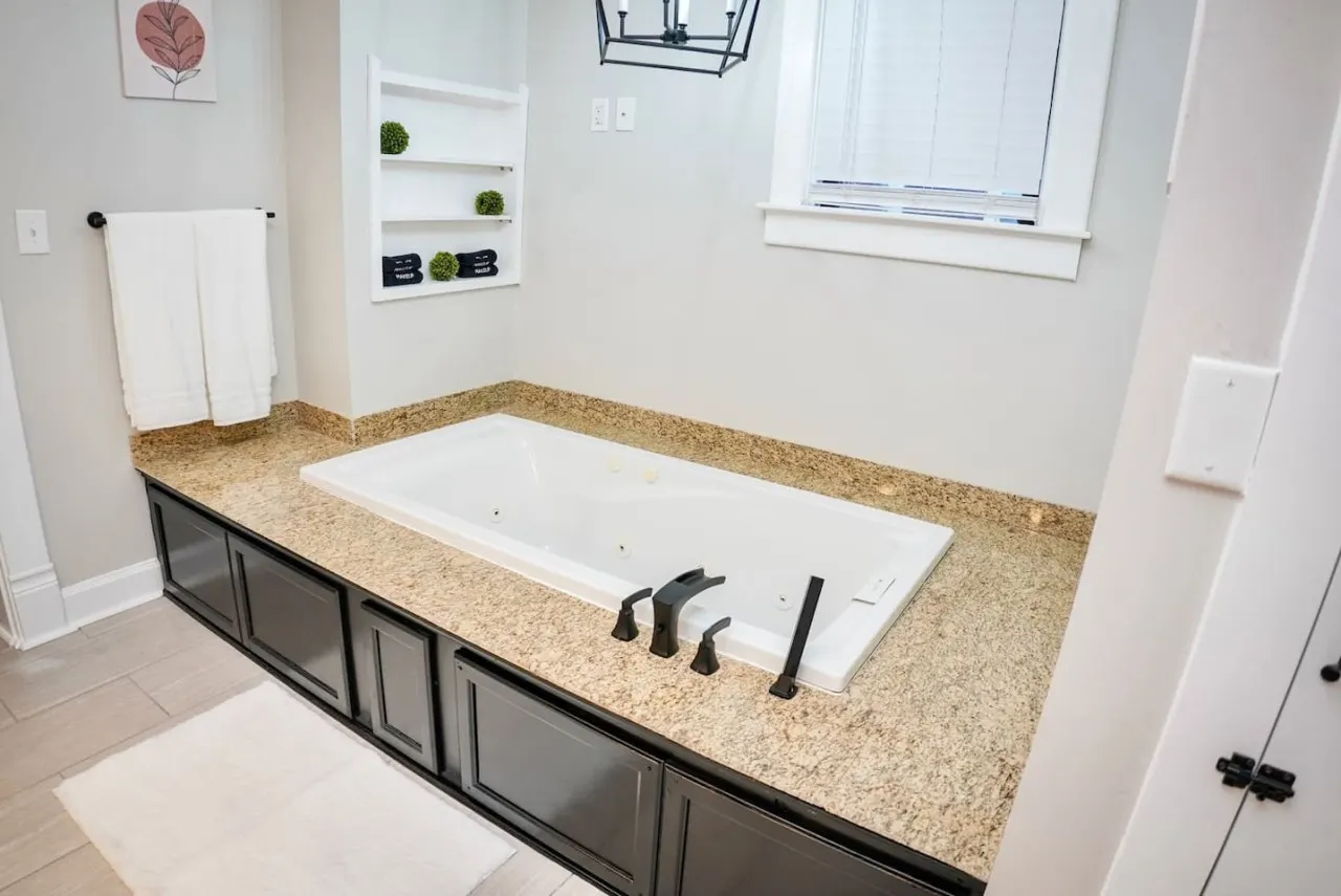 Historic Fletcherplace sleeps 12 Indy downtown 8