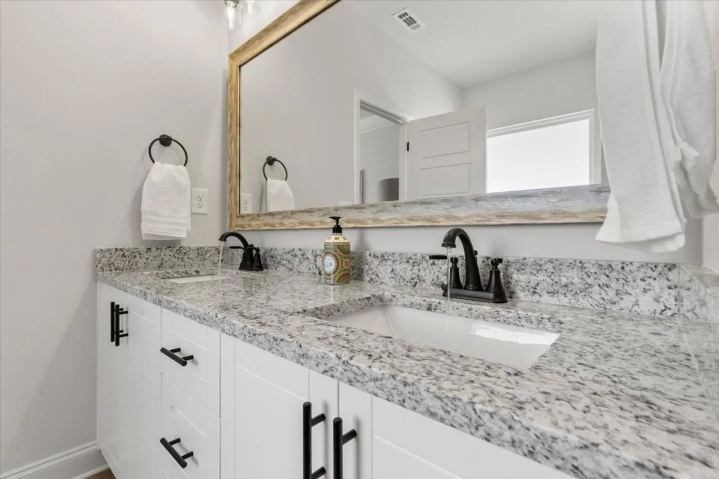 Cottingham - 4 Bedroom 2.5 Bath 15