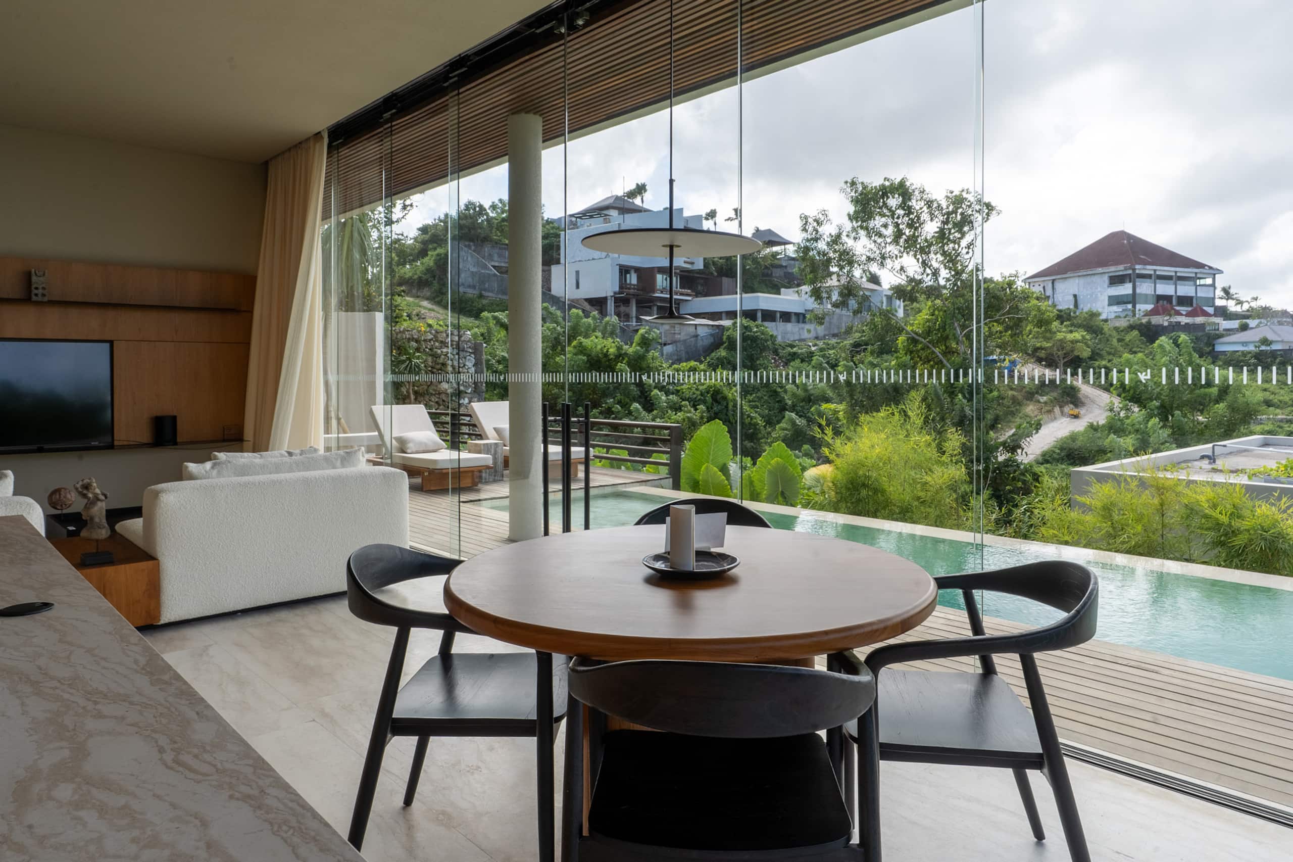 Cliffside Ocean View 2BR Villa — photo 4