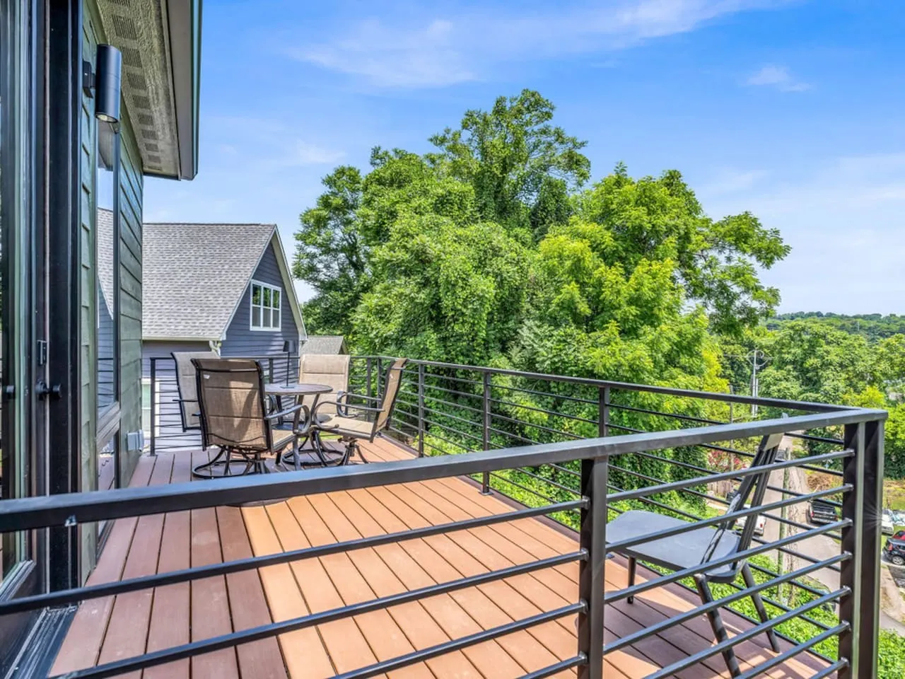 Rooftop Oasis Hot Tub + Theater Walkable to DT 9