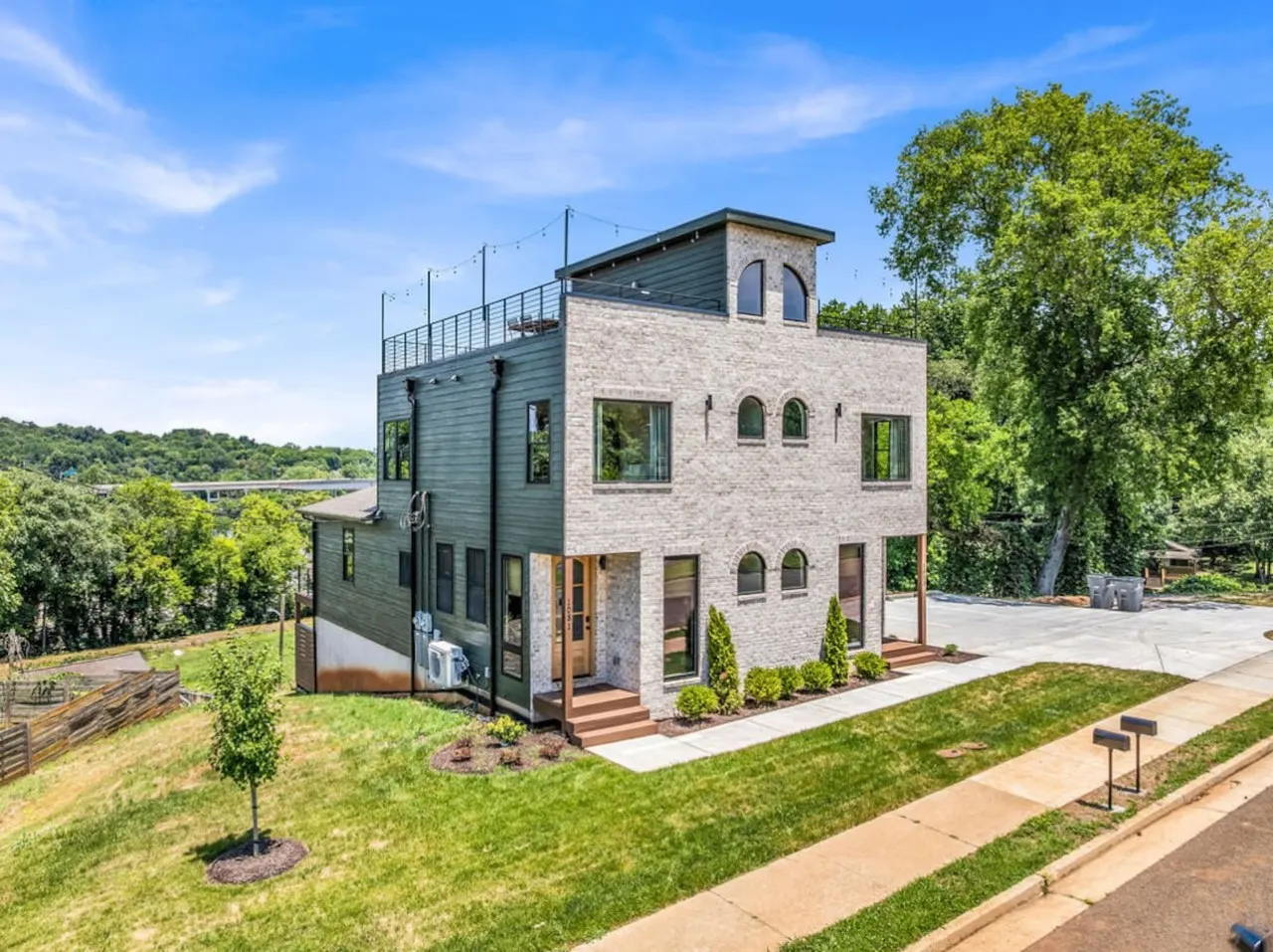 Rooftop Oasis Hot Tub + Theater Walkable to DT 12
