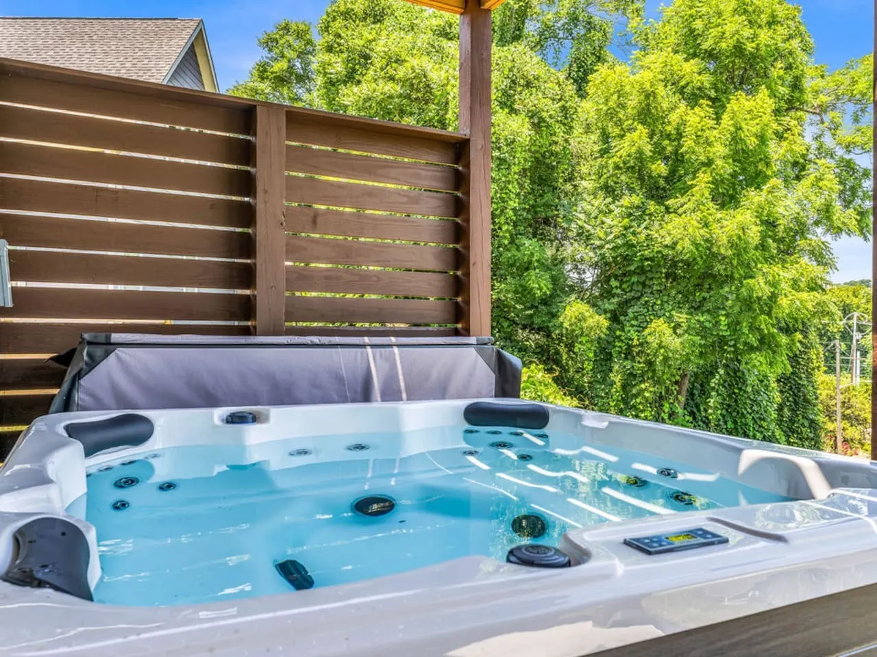 Rooftop Oasis Hot Tub + Theater Walkable to DT 6