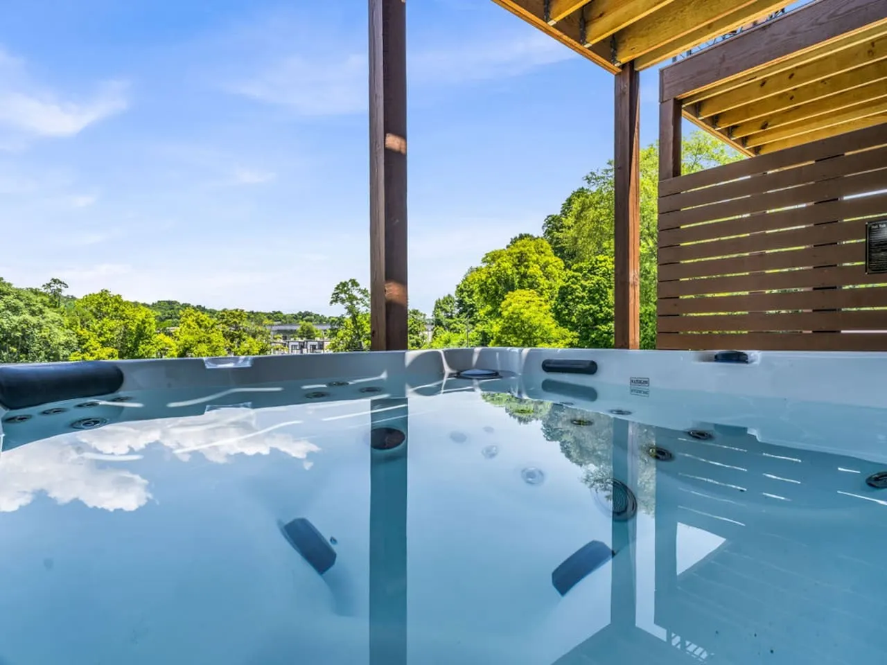 Rooftop Oasis Hot Tub + Theater Walkable to DT 8
