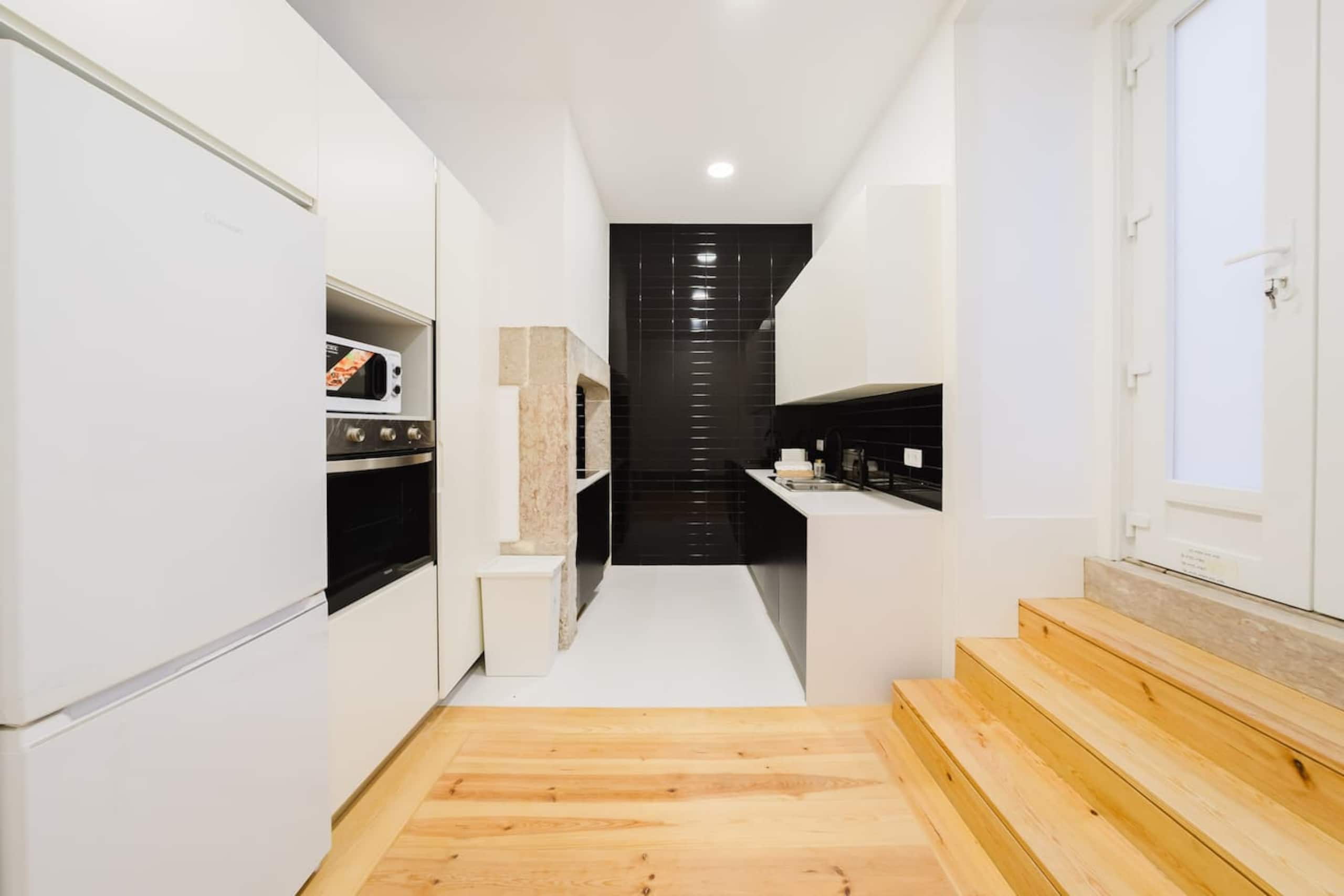 Heart of Lisbon Luxury Stay for 10 w/AC 23