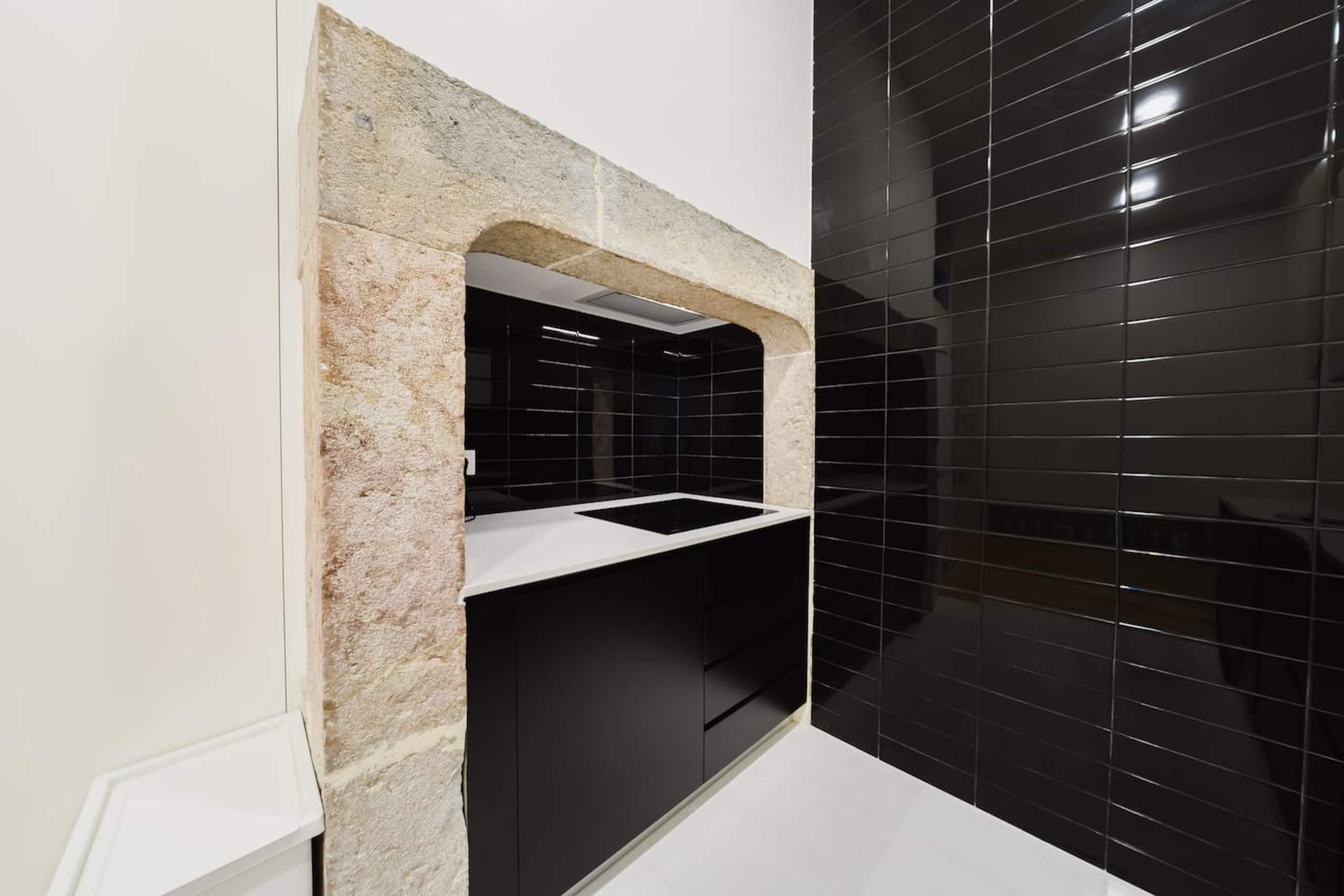 Heart of Lisbon Luxury Stay for 10 w/AC 26