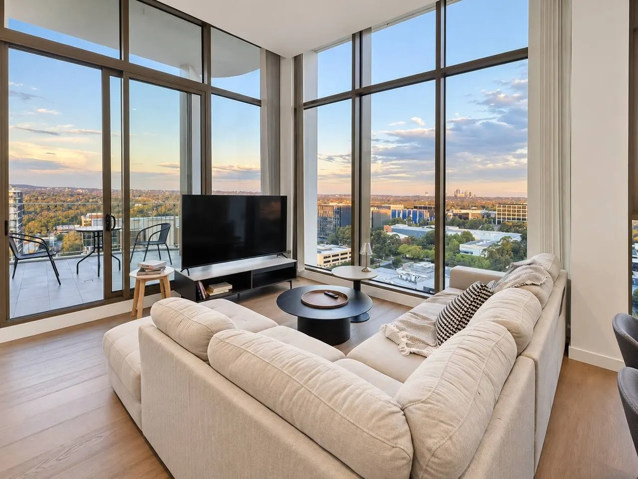 Stylish Apartment Near Macquarie Uni & Metro