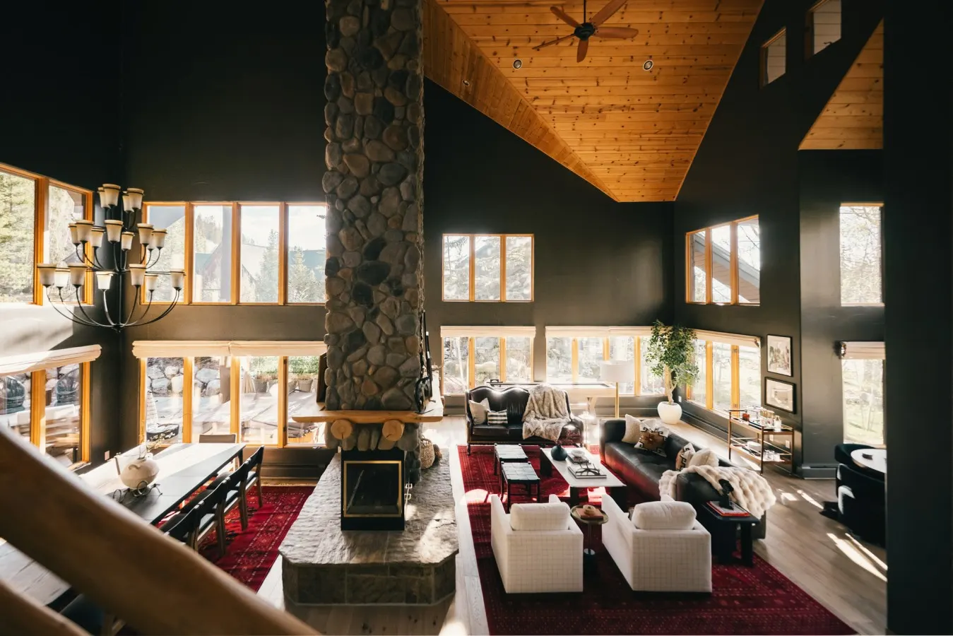 Spacious Lodge with Sauna, Hot Tub & Recovery Room 2