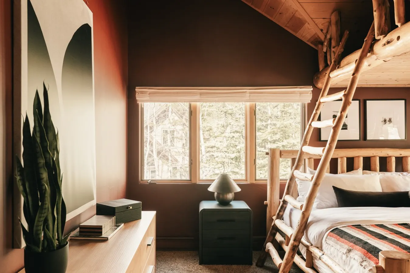 Spacious Lodge with Sauna, Hot Tub & Recovery Room 11