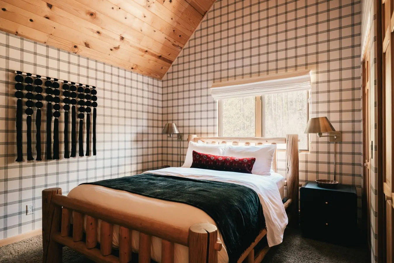 Spacious Lodge with Sauna, Hot Tub & Recovery Room 12