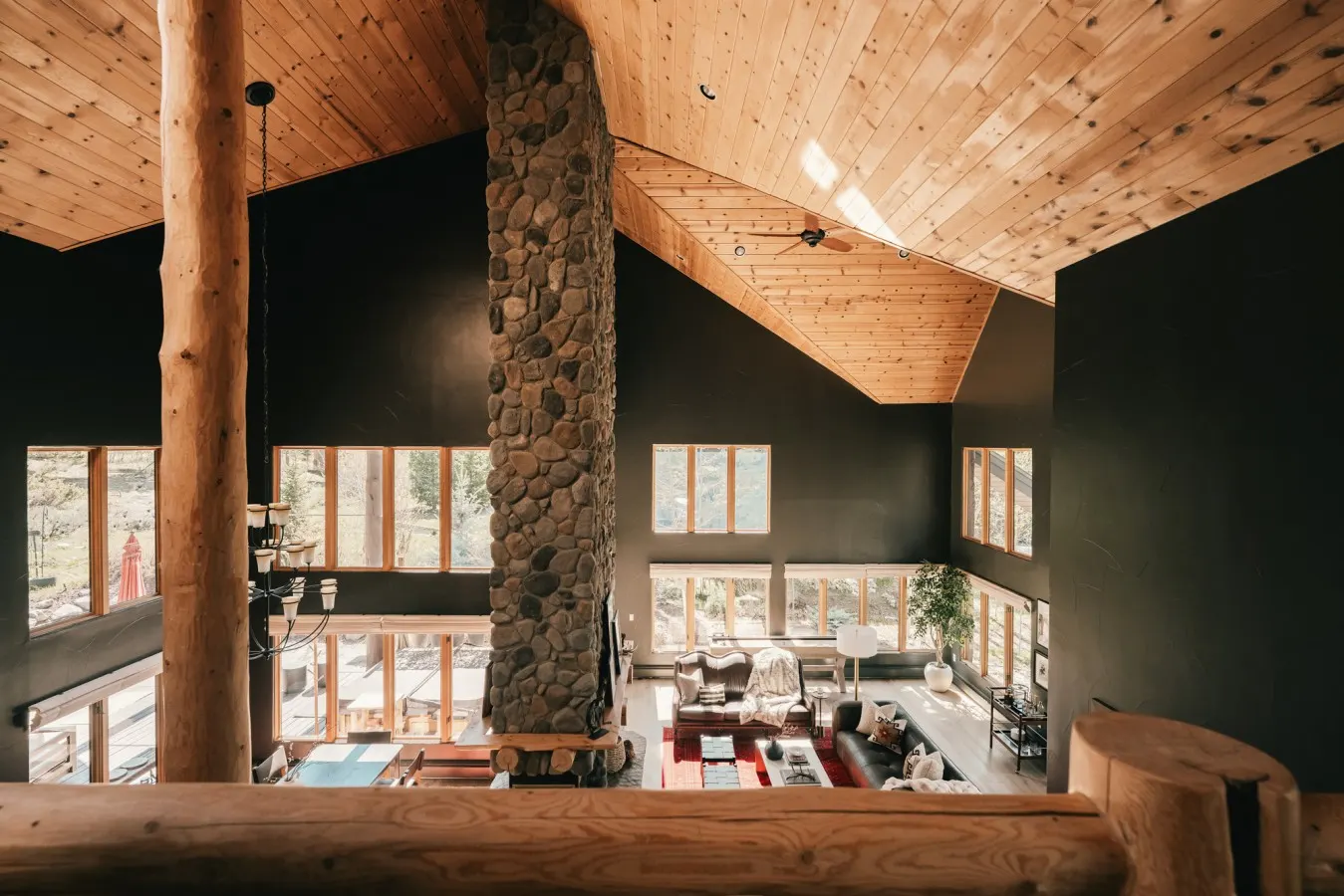 Spacious Lodge with Sauna, Hot Tub & Recovery Room 15