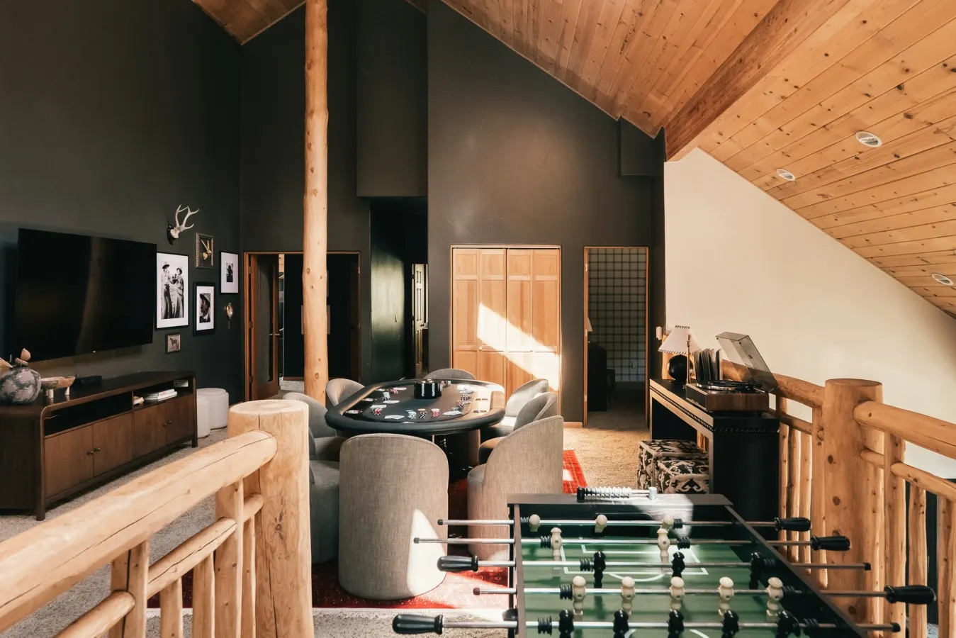 Spacious Lodge with Sauna, Hot Tub & Recovery Room 5