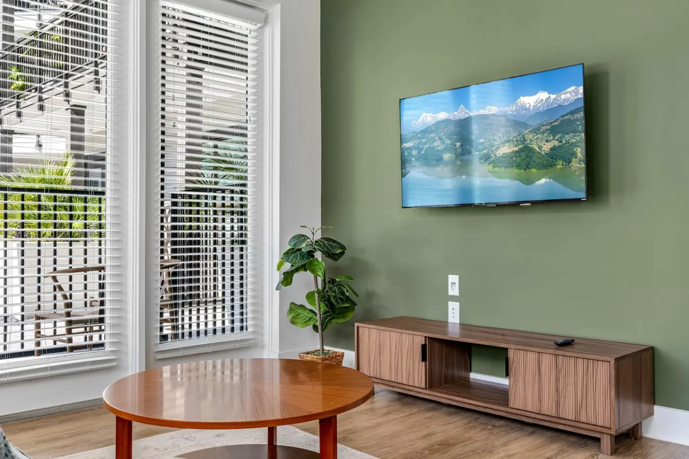 A+ Cozy 2 BD Apartment Walk to Raymond James! 11