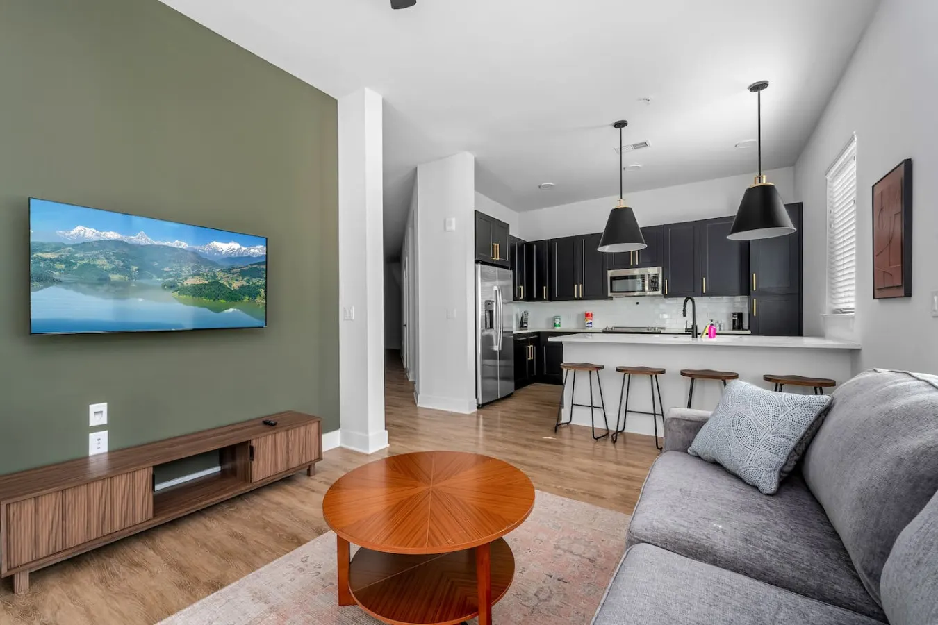 A+ Cozy 2 BD Apartment Walk to Raymond James! 3