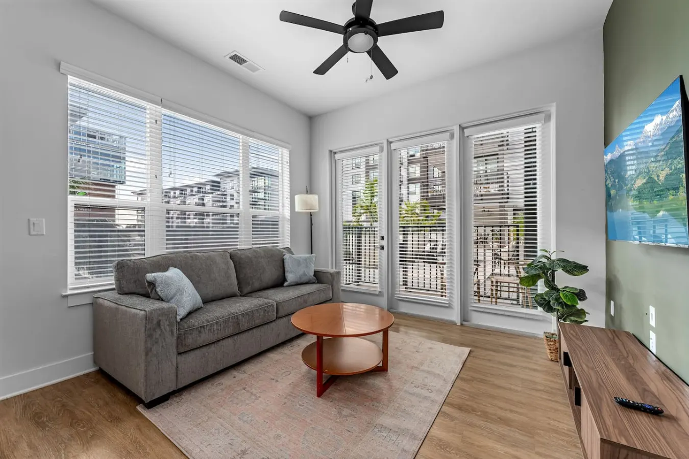 A+ Cozy 2 BD Apartment Walk to Raymond James! 8