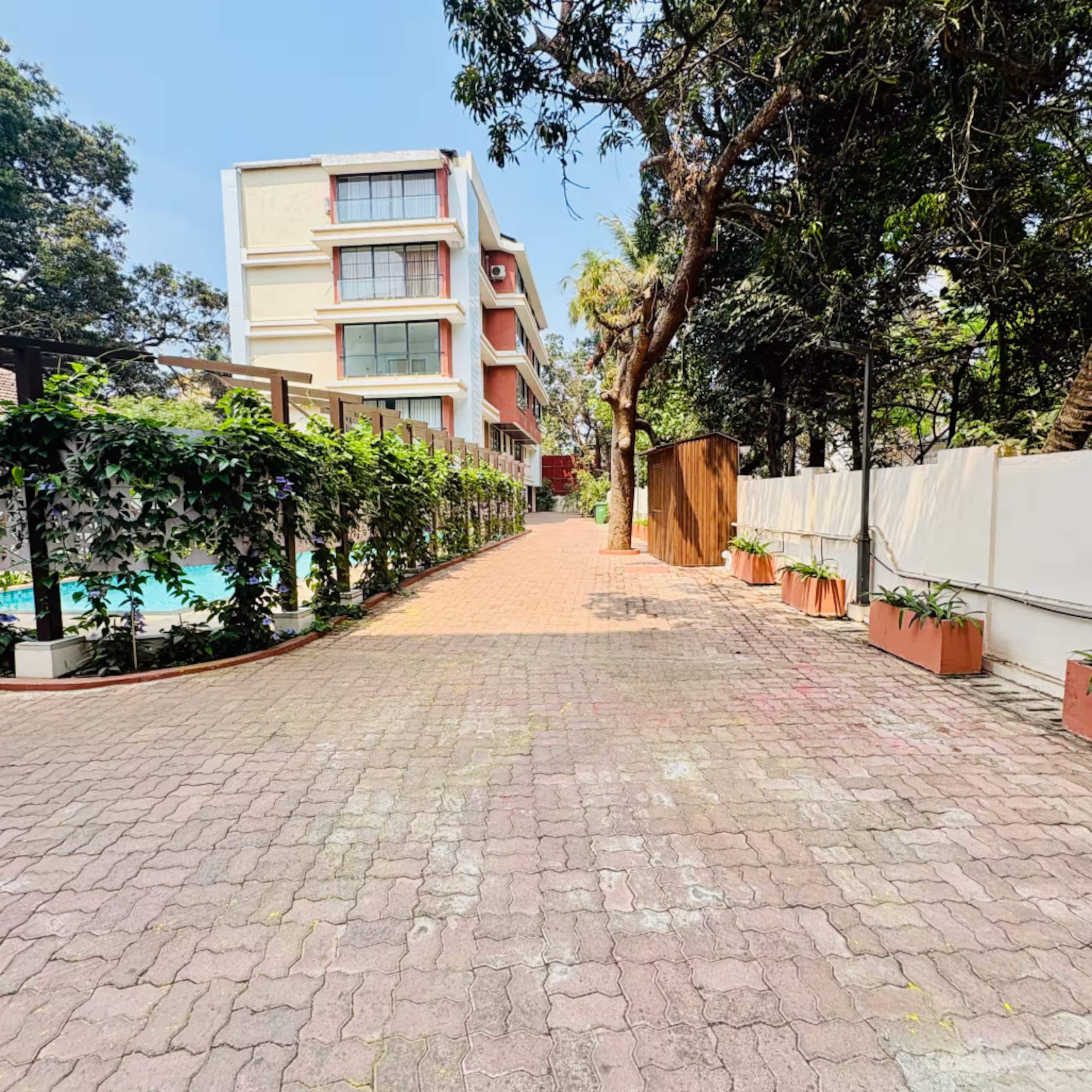 Stylish Studio Near Baga & Calangute Beach w/ Pool 16