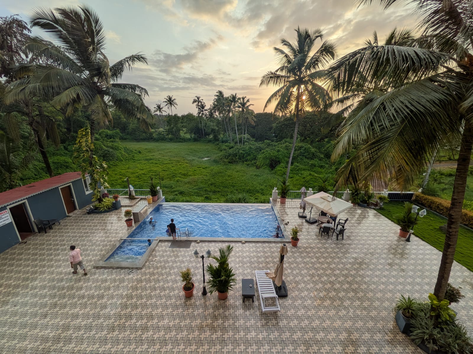 Beach Bliss Apartment - 8 min walk to the Beach 2