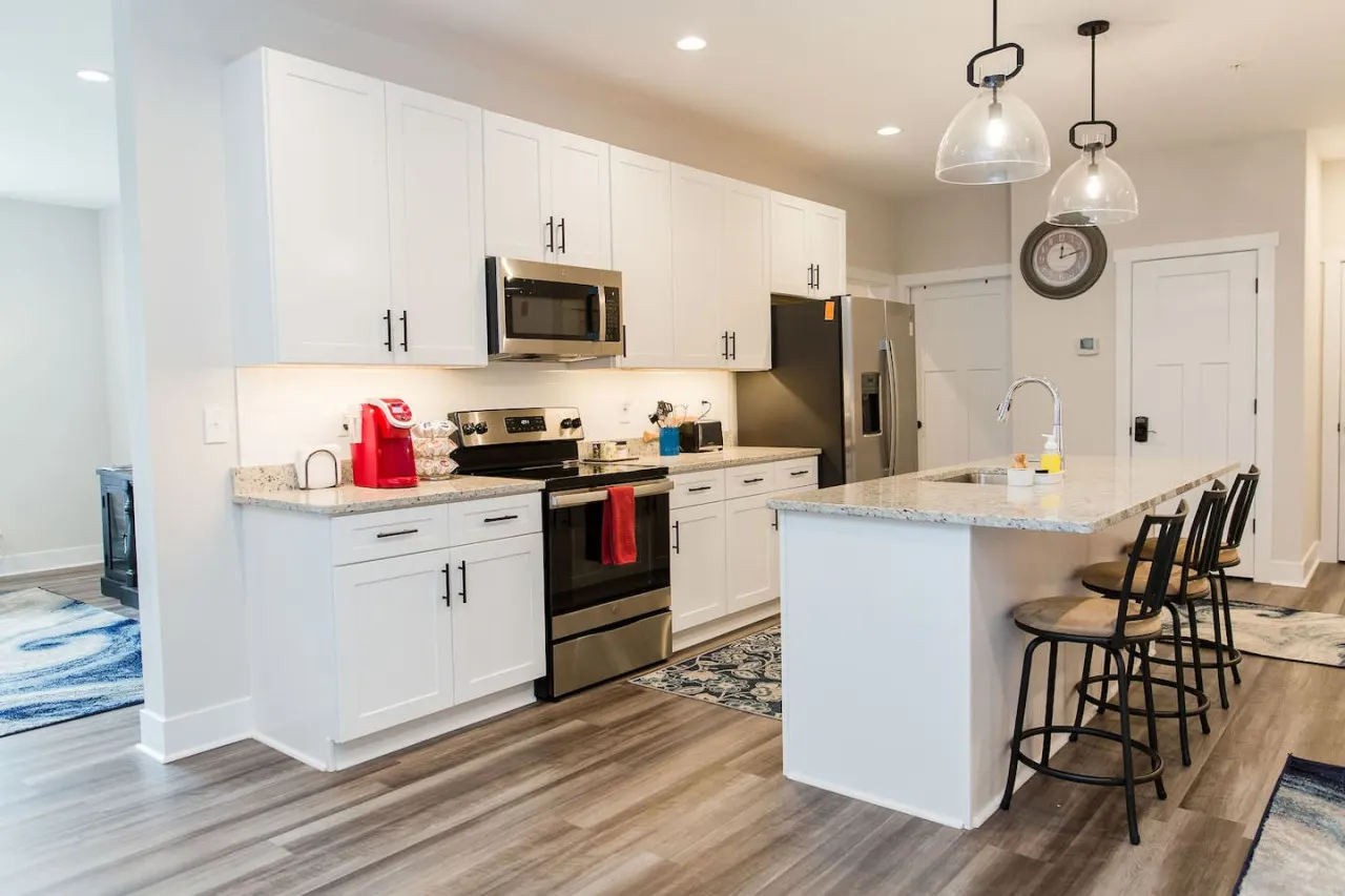 Cozy 1st Level King Bed Suite - 2 bed 2 bath! 9