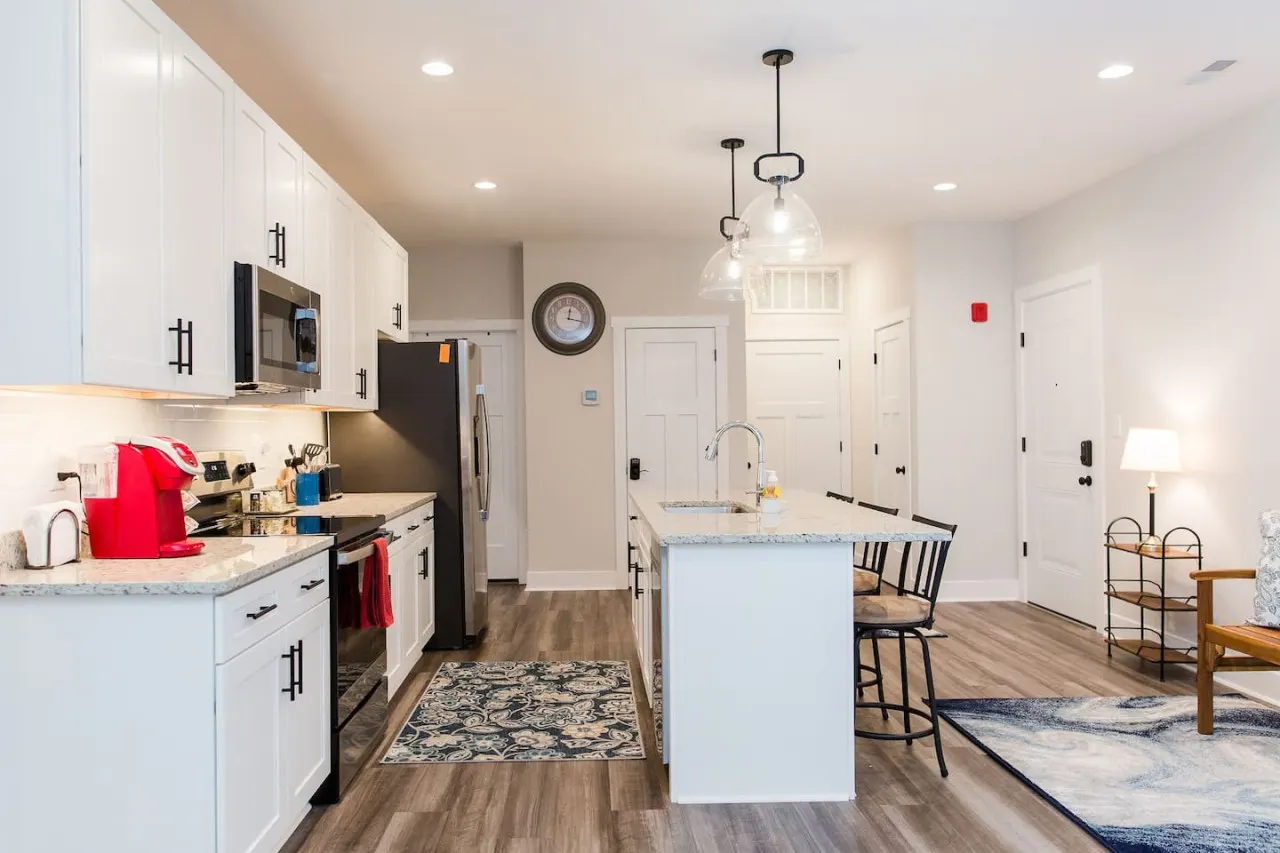 Cozy 1st Level King Bed Suite - 2 bed 2 bath! 11