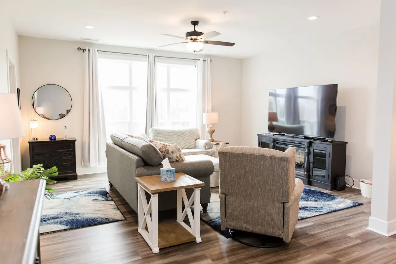 Cozy 1st Level King Bed Suite - 2 bed 2 bath! 19