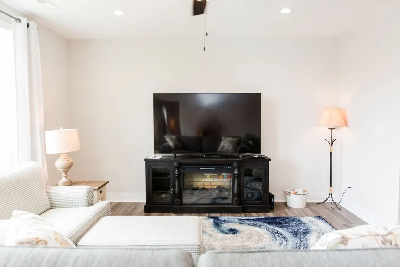 Cozy 1st Level King Bed Suite - 2 bed 2 bath! 20