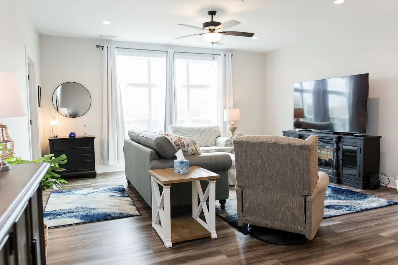 Cozy 1st Level King Bed Suite - 2 bed 2 bath! 5