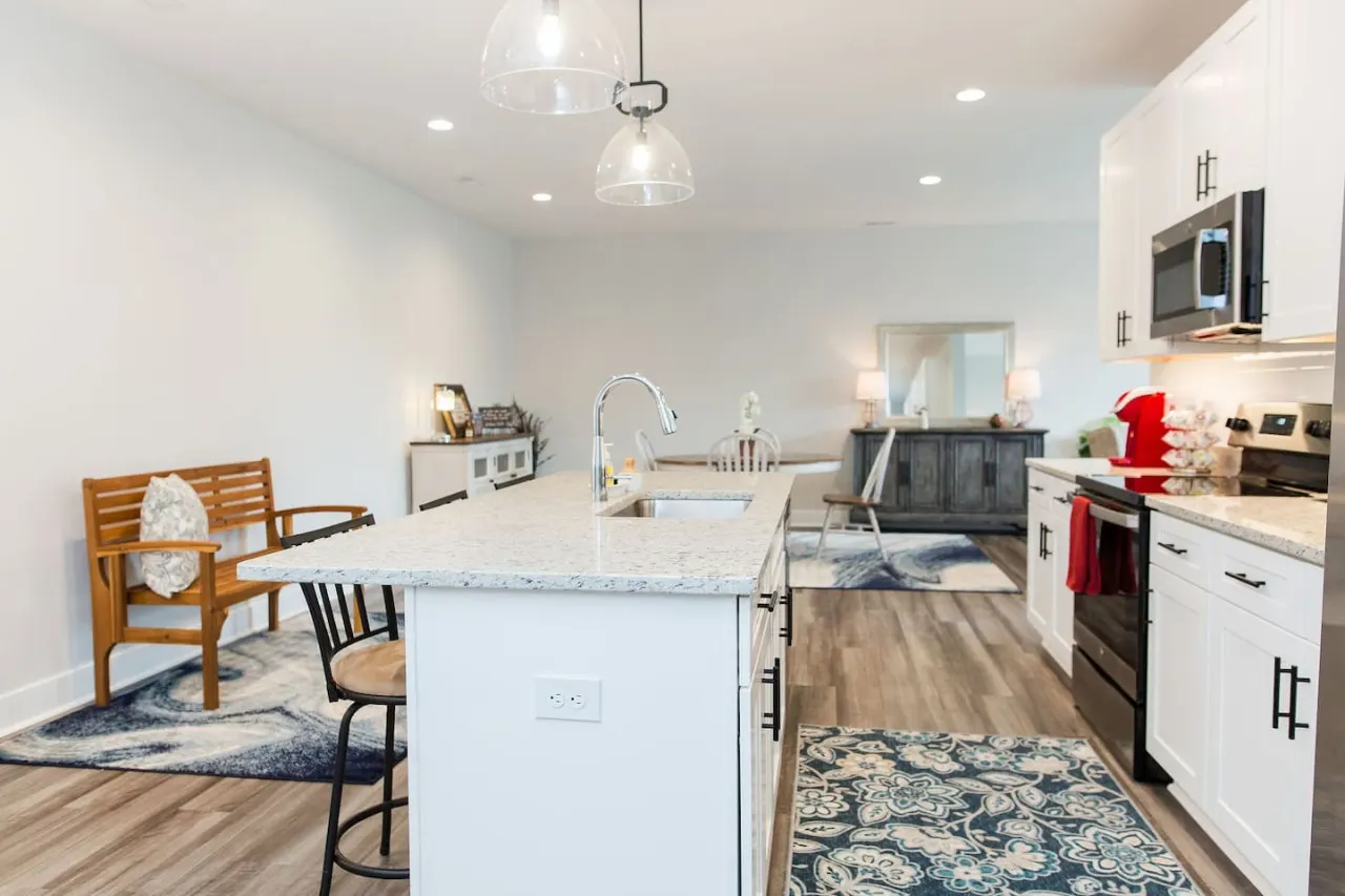 Cozy 1st Level King Bed Suite - 2 bed 2 bath! 7