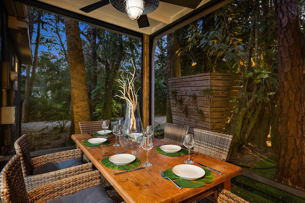 Whispering Woods Cottages - Verdant Forest Setting 9