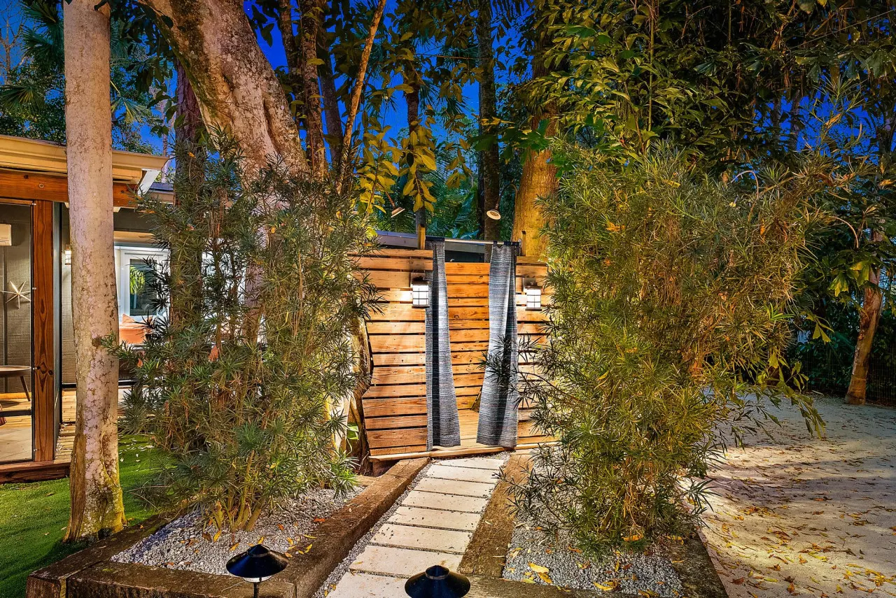 Whispering Woods Cottages - Verdant Forest Setting 13