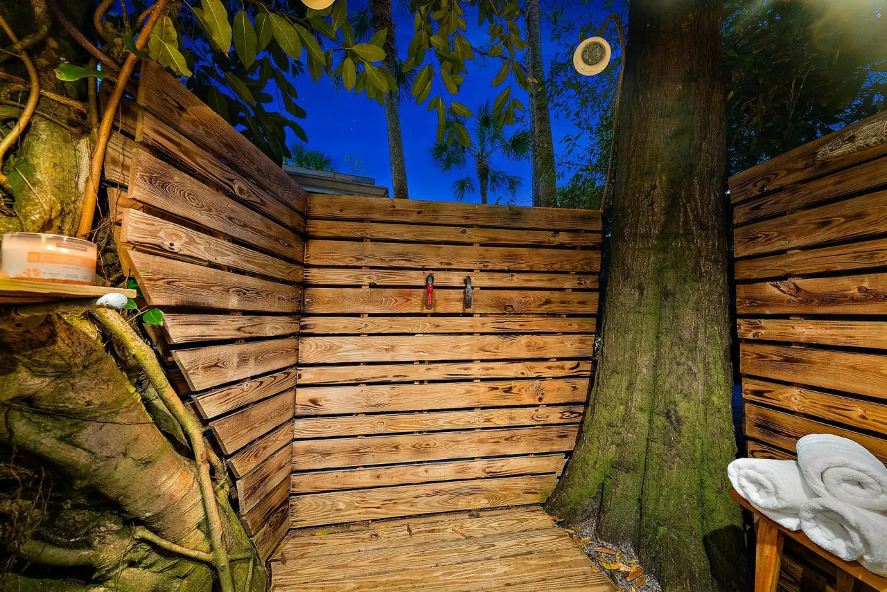 Whispering Woods Cottages - Verdant Forest Setting 17