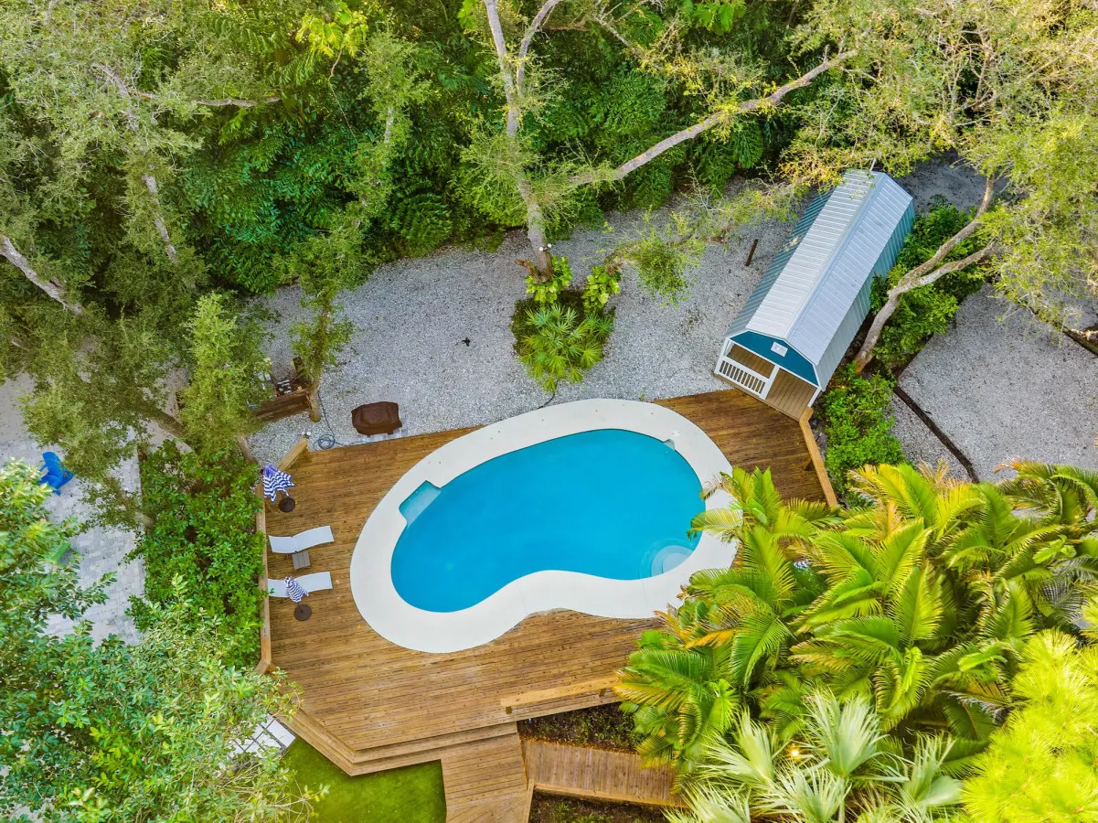 Whispering Woods Cottages - Verdant Forest Setting 19