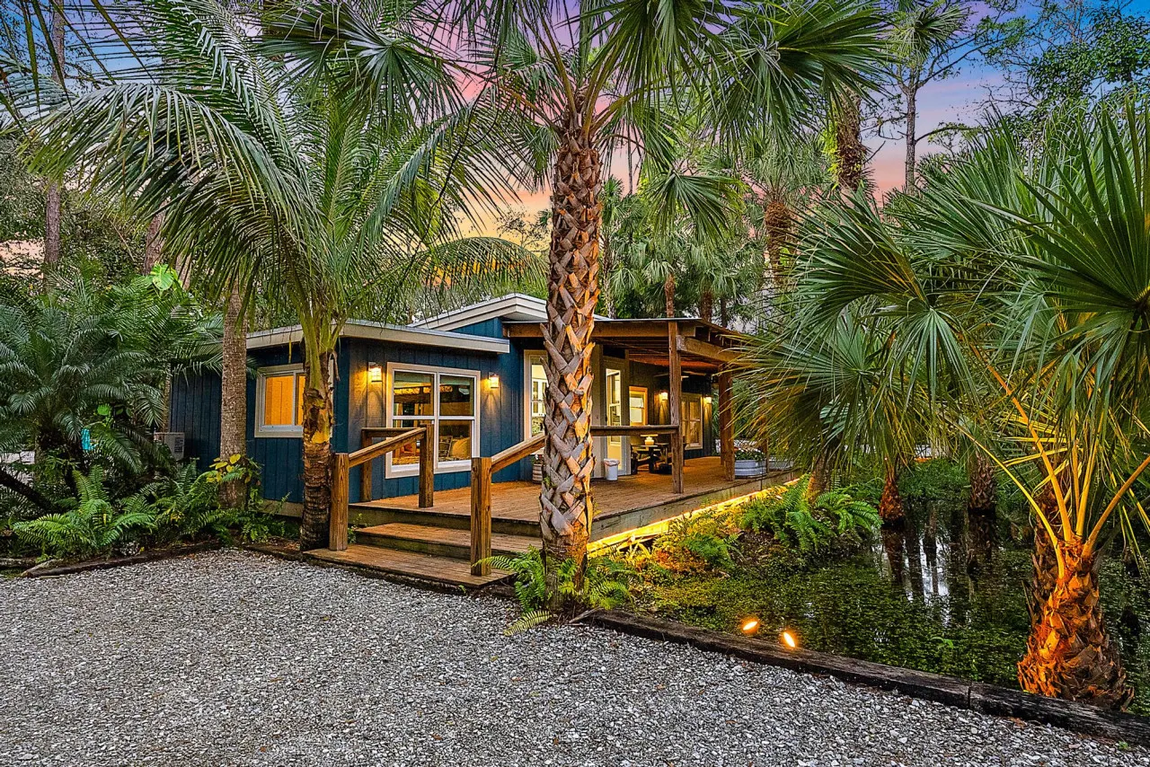 Whispering Woods Cottages - Verdant Forest Setting 3