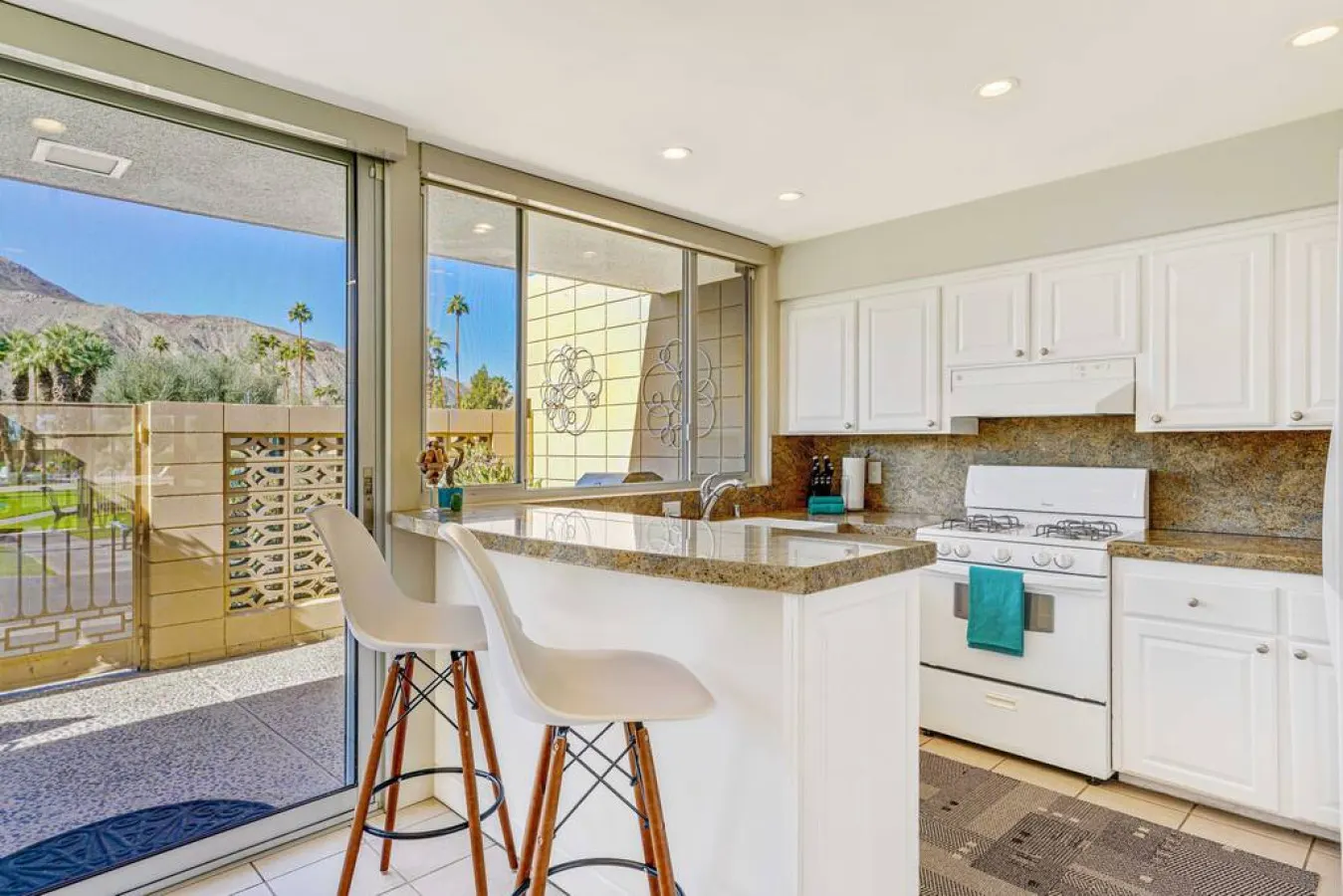 The Velvet Palm: Palm Desert, CA 12