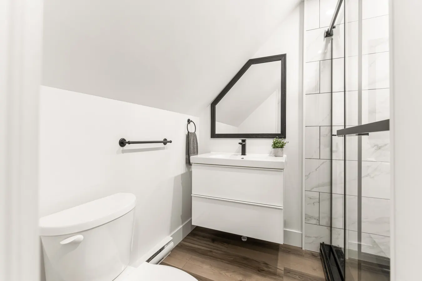 Moncton 3BR Gem Near Downtown Wi-Fi & Free Parking 12