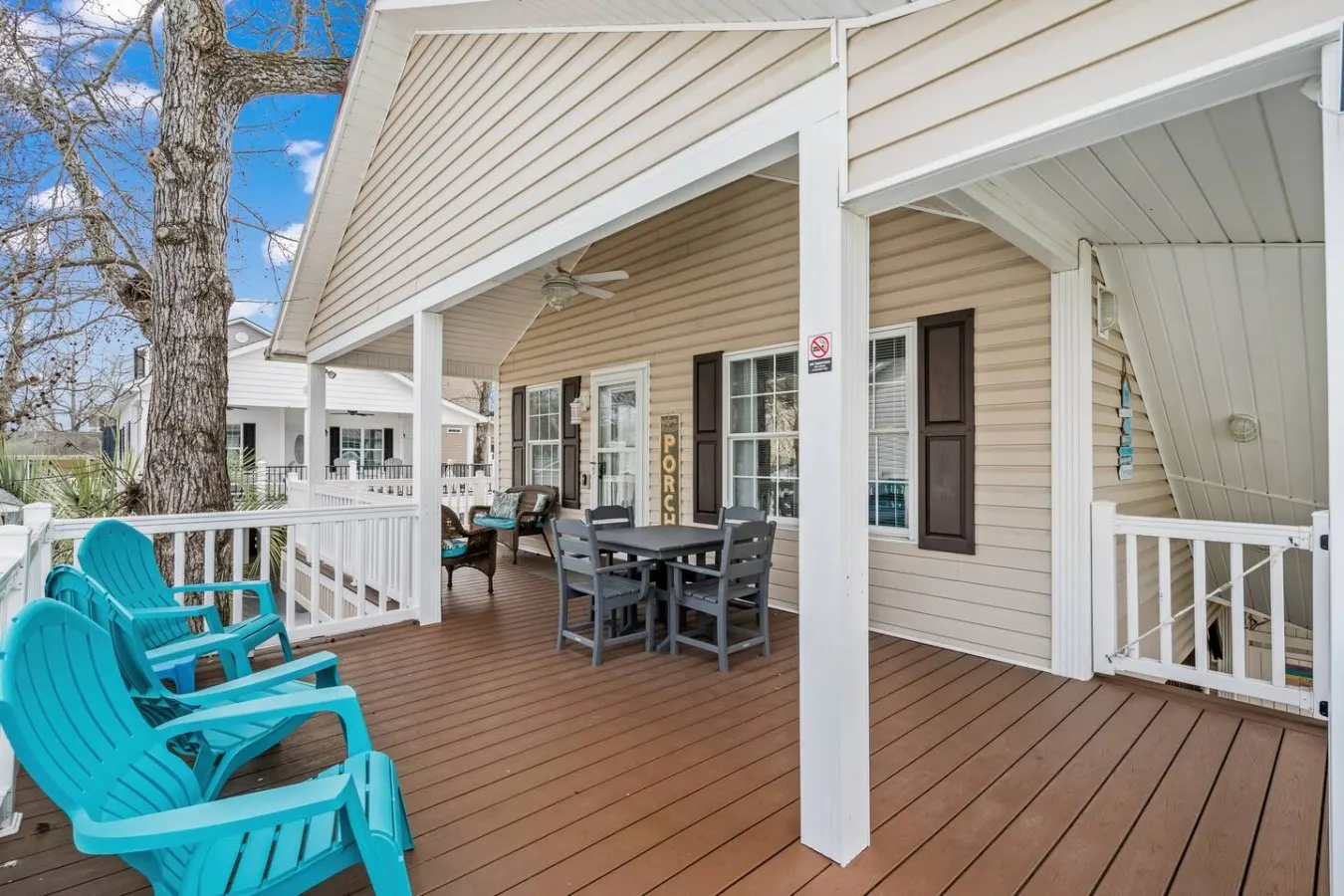 Ocean Lakes Retreat Water Park, Porch & Bar Area 20