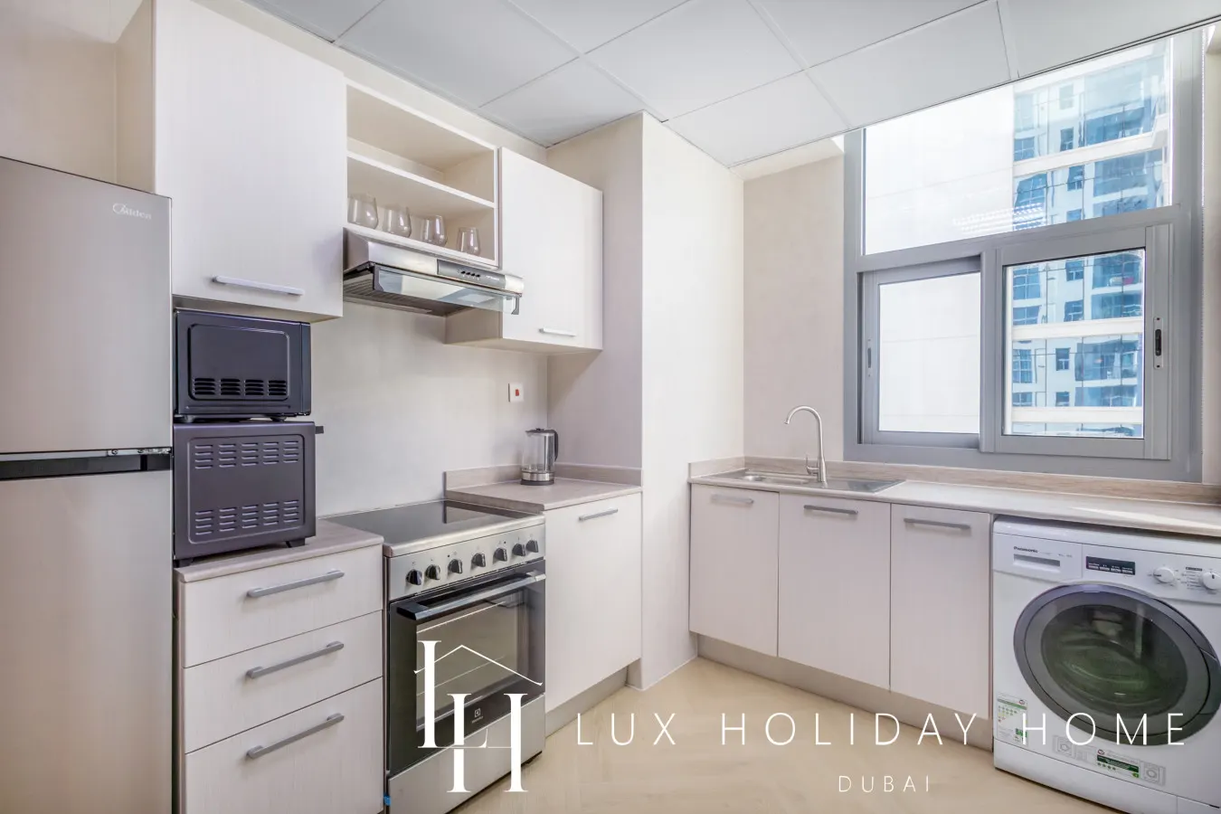 LUX The Modern Marina Suite 10