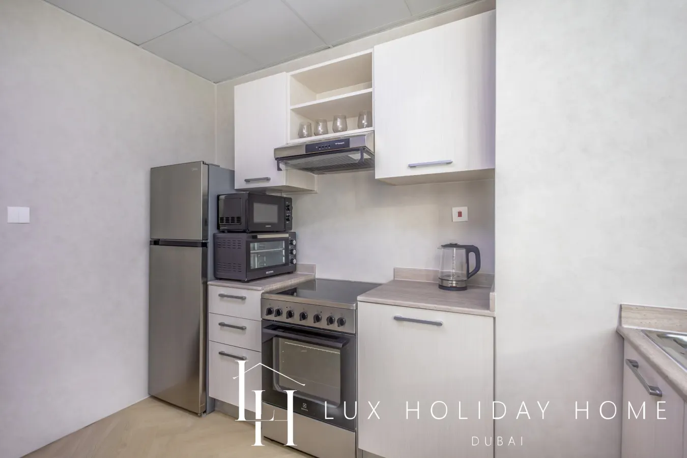 LUX The Modern Marina Suite 11